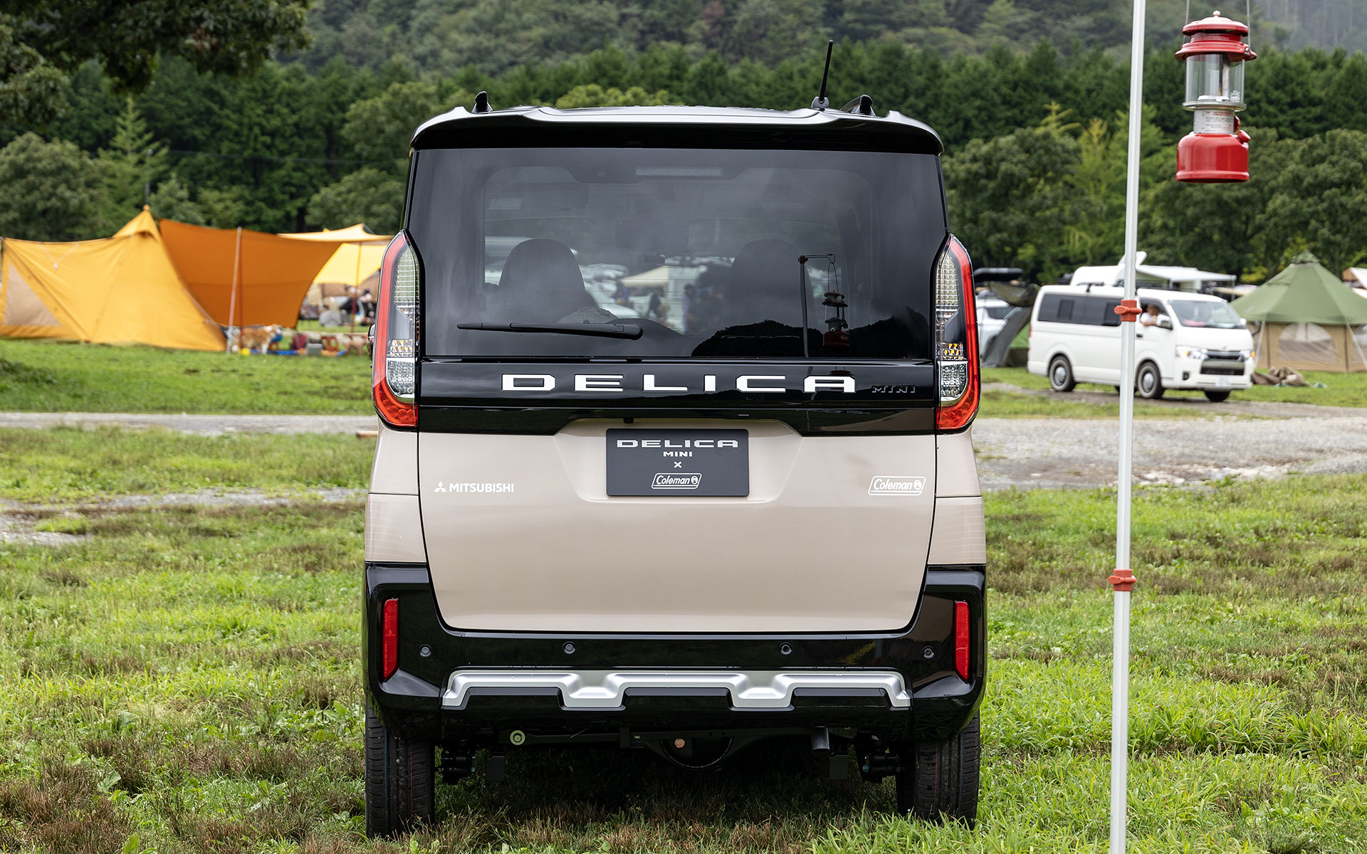 テールゲートガーニッシュもアクセサリー装着