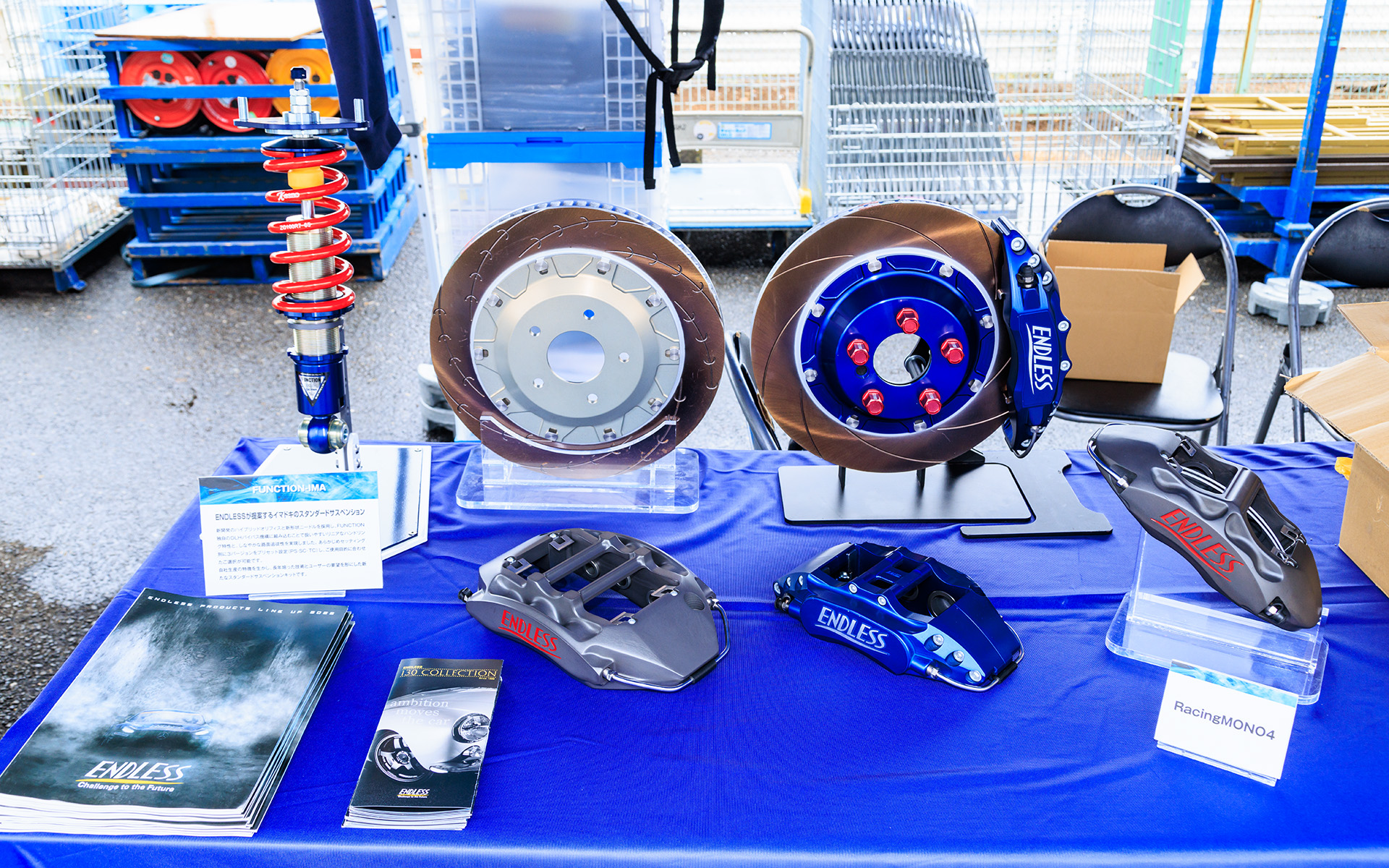 エンドレスはブレーキを展示。パッドの即売もある