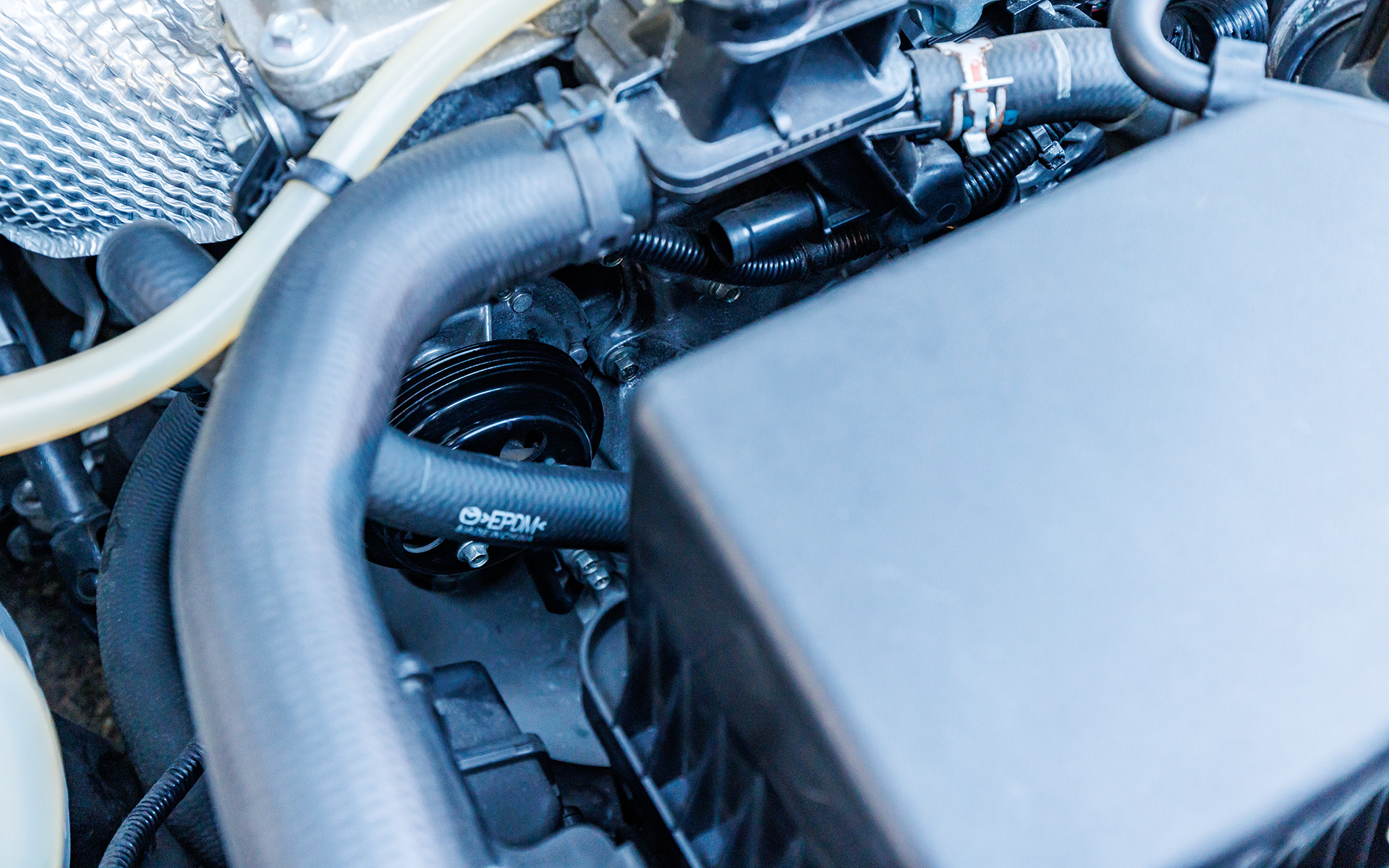 よく見るとベルトがない！