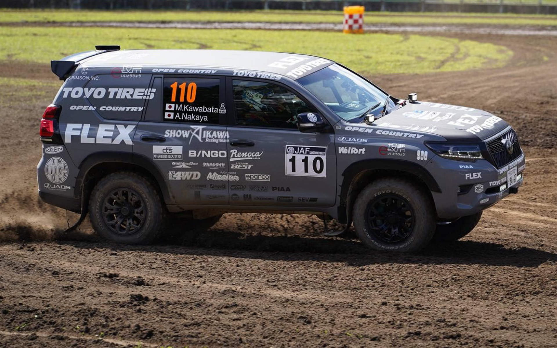 オープンカントリー R/Tを装着してクラス優勝を果たした「FLEX SHOW AIKAWA Racing with TOYO TIRES」のランドクルーザープラド
