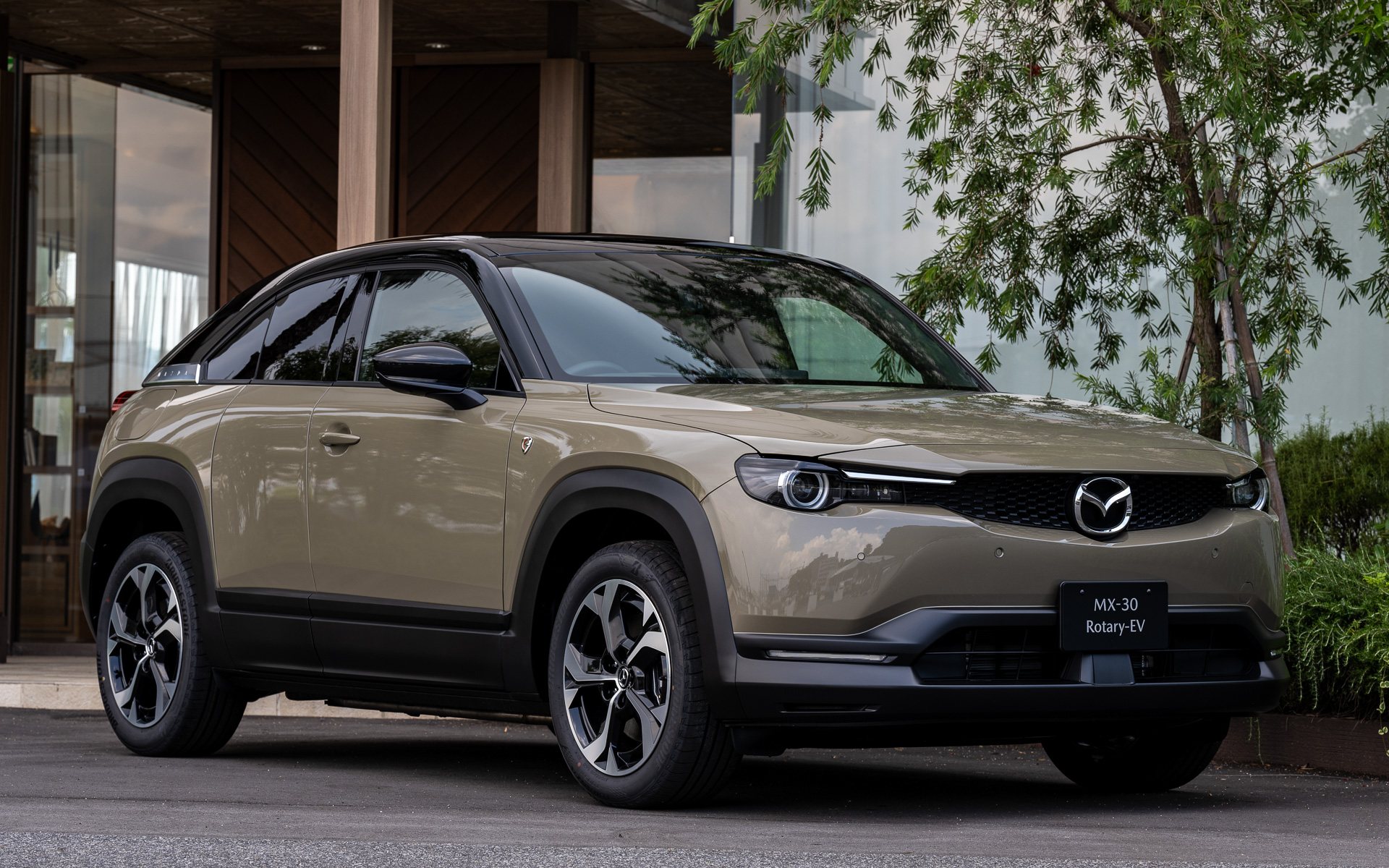 新型8Cロータリーエンジンを発電機として搭載したシリーズ式プラグインハイブリッド「MAZDA MX-30 Rotary-EV」