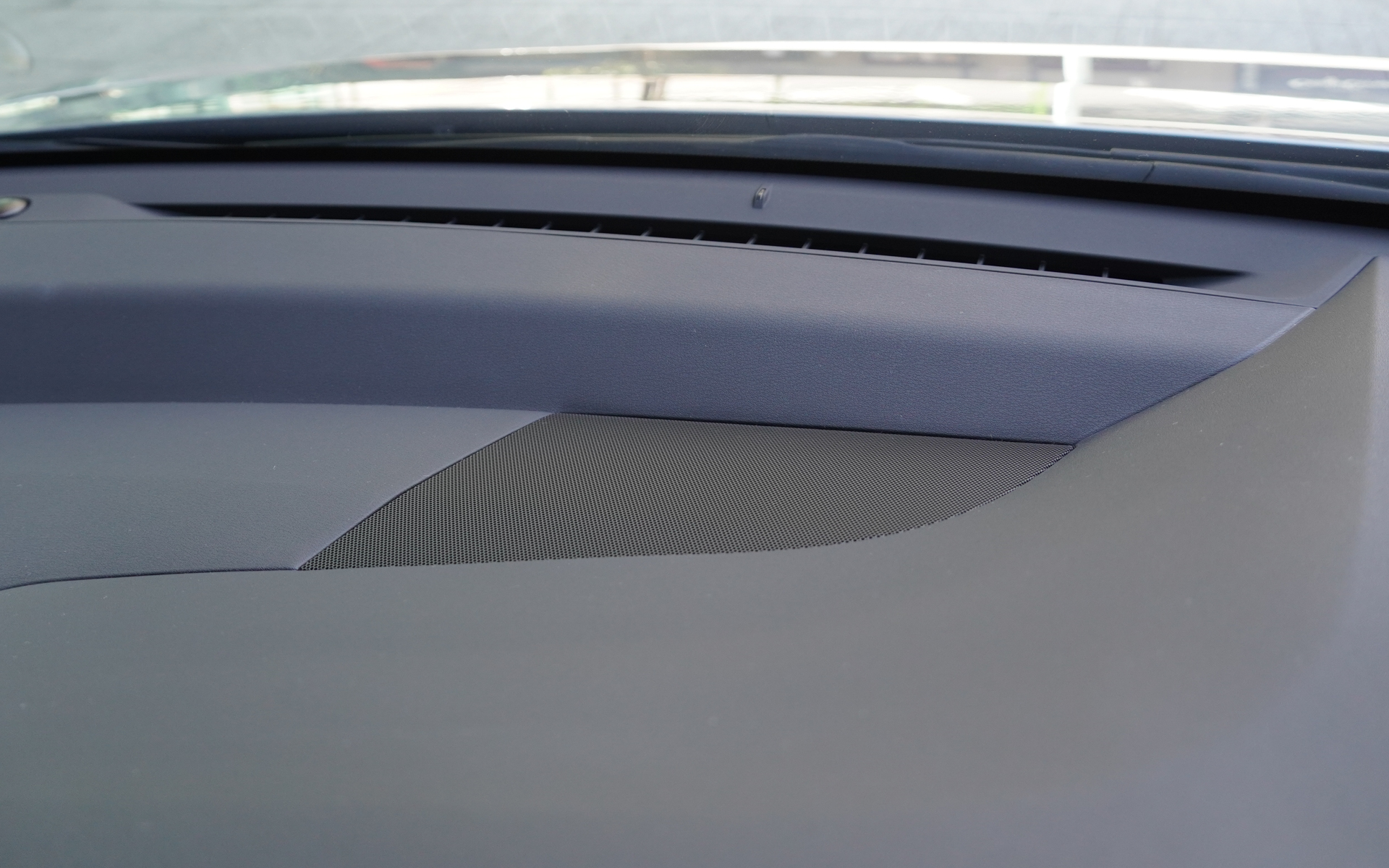 中央の9cmのUnityスピーカー