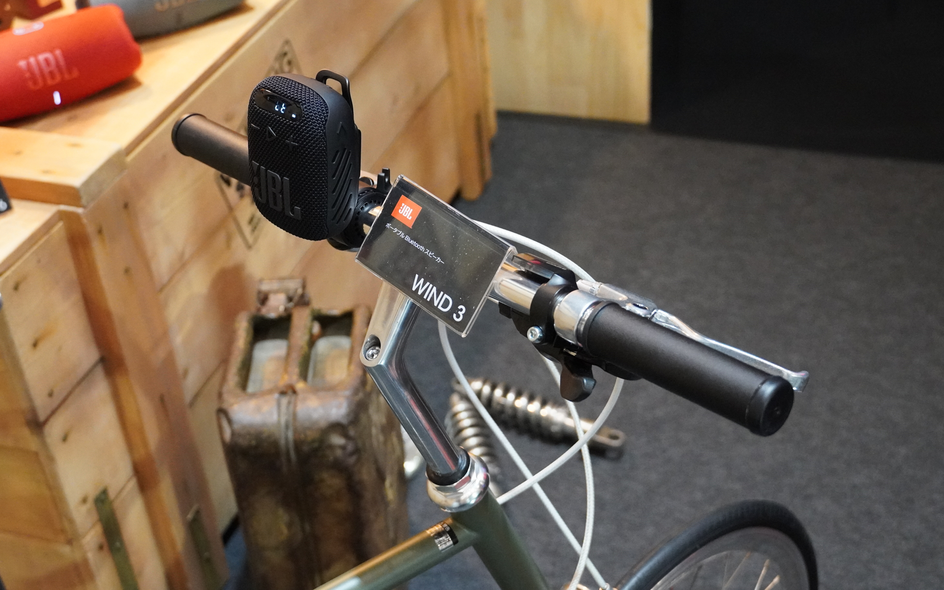 自転車など用のマウントキット同梱の「JBL WIND 3」