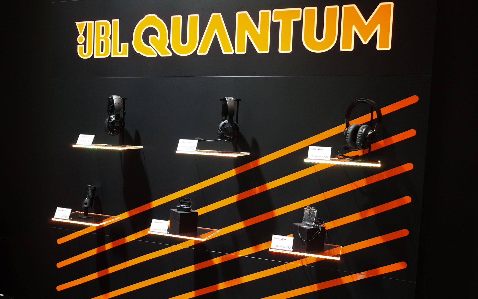 ゲーミングヘッドセットなどゲーム用のJBL Quantumシリーズ