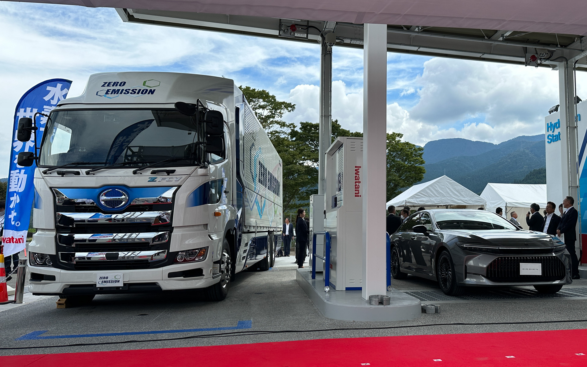 乗用車で約300台分の水素を液体水素で貯蔵する「イワタニ水素ステーション 足柄SA」