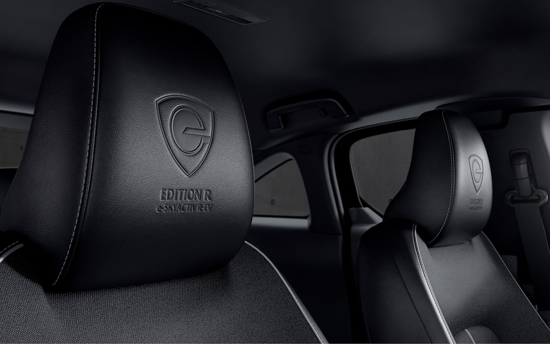 各所にロータリーをあしらったデザインが配されている