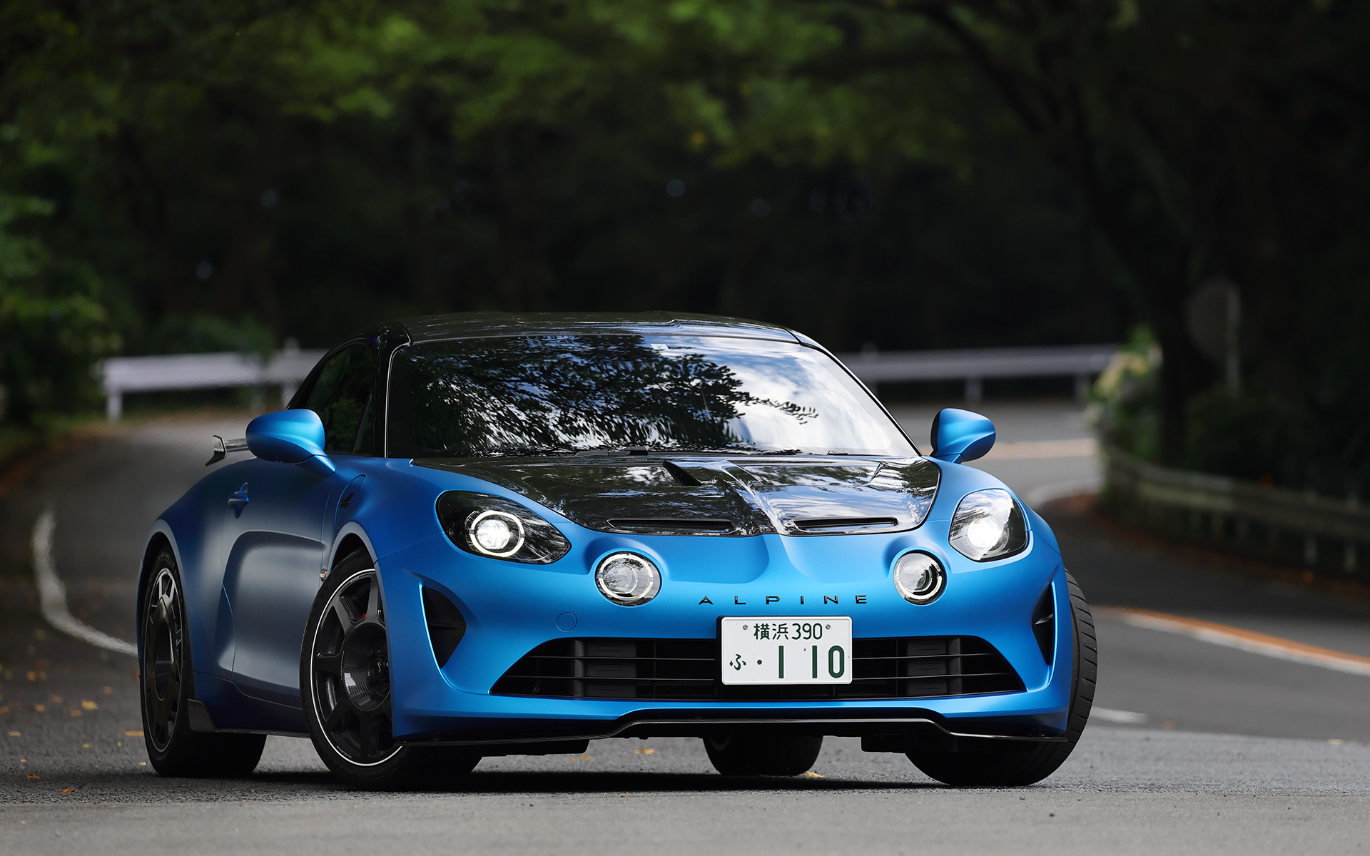 アルピーヌ A110 R。価格は1550万円。撮影車のボディカラーはレーシング マット