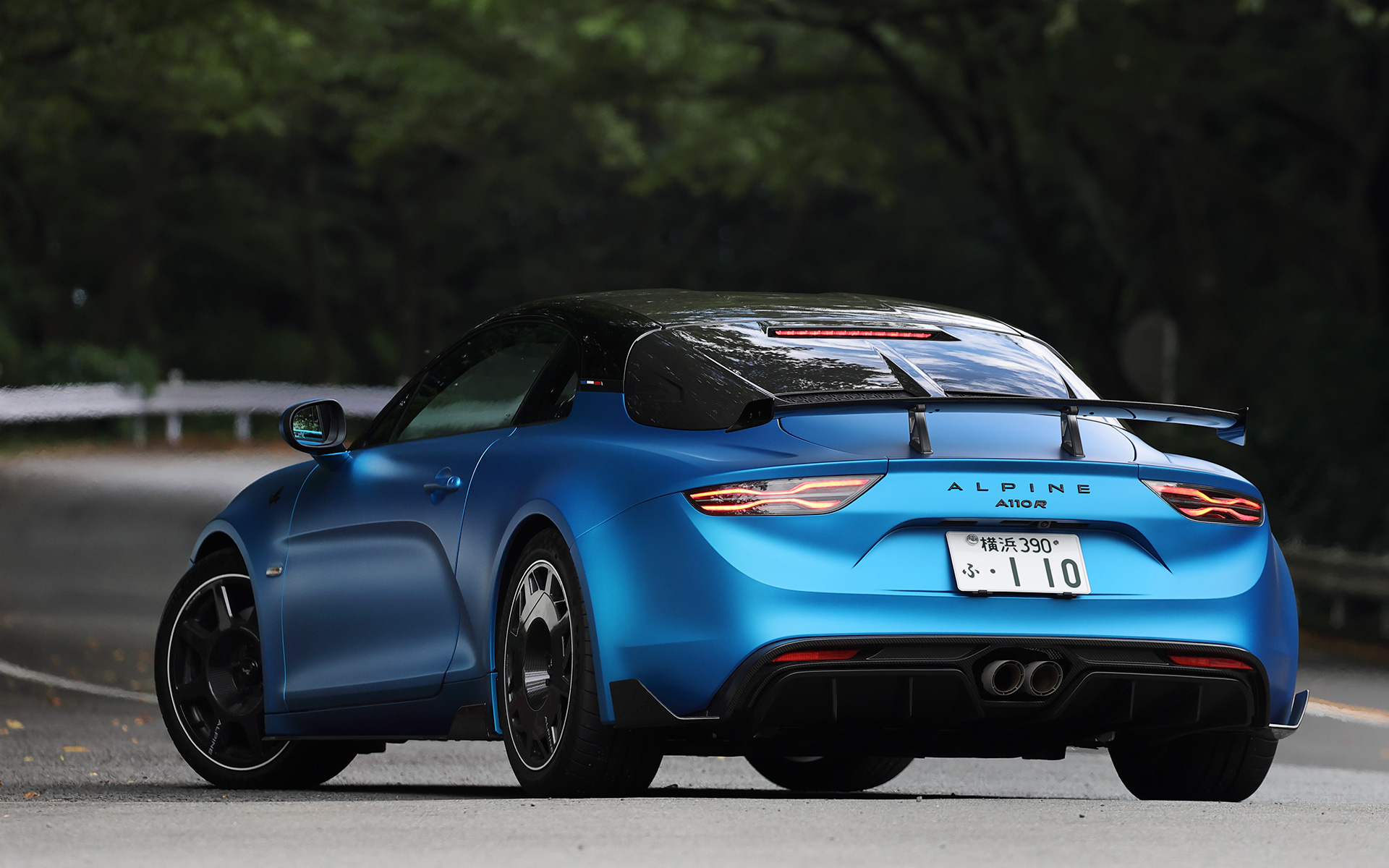 アルピーヌ A110 R。価格は1550万円。撮影車のボディカラーはレーシング マット