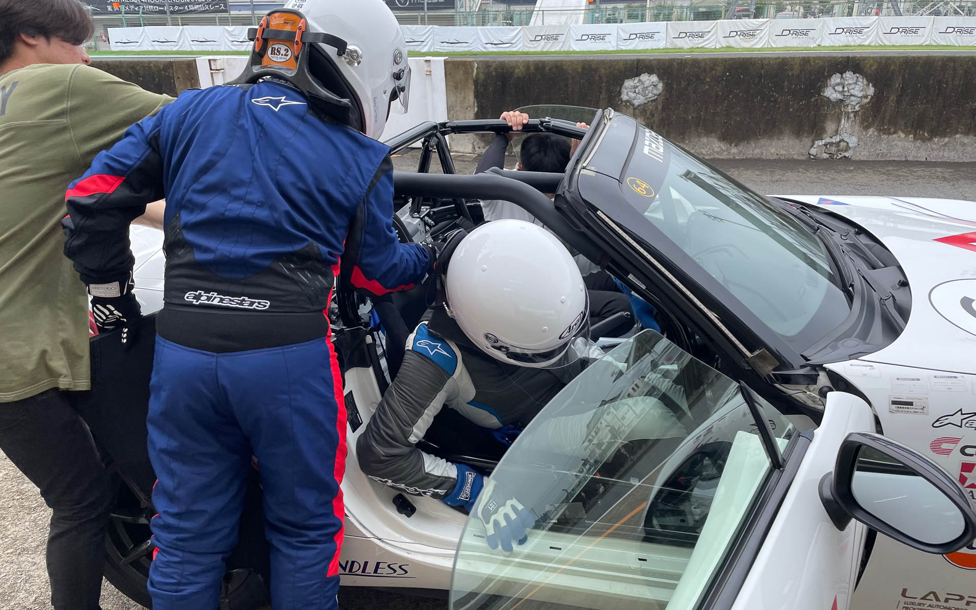 練習走行ではドライバー交代の練習もあり、久々の筑波に緊張
