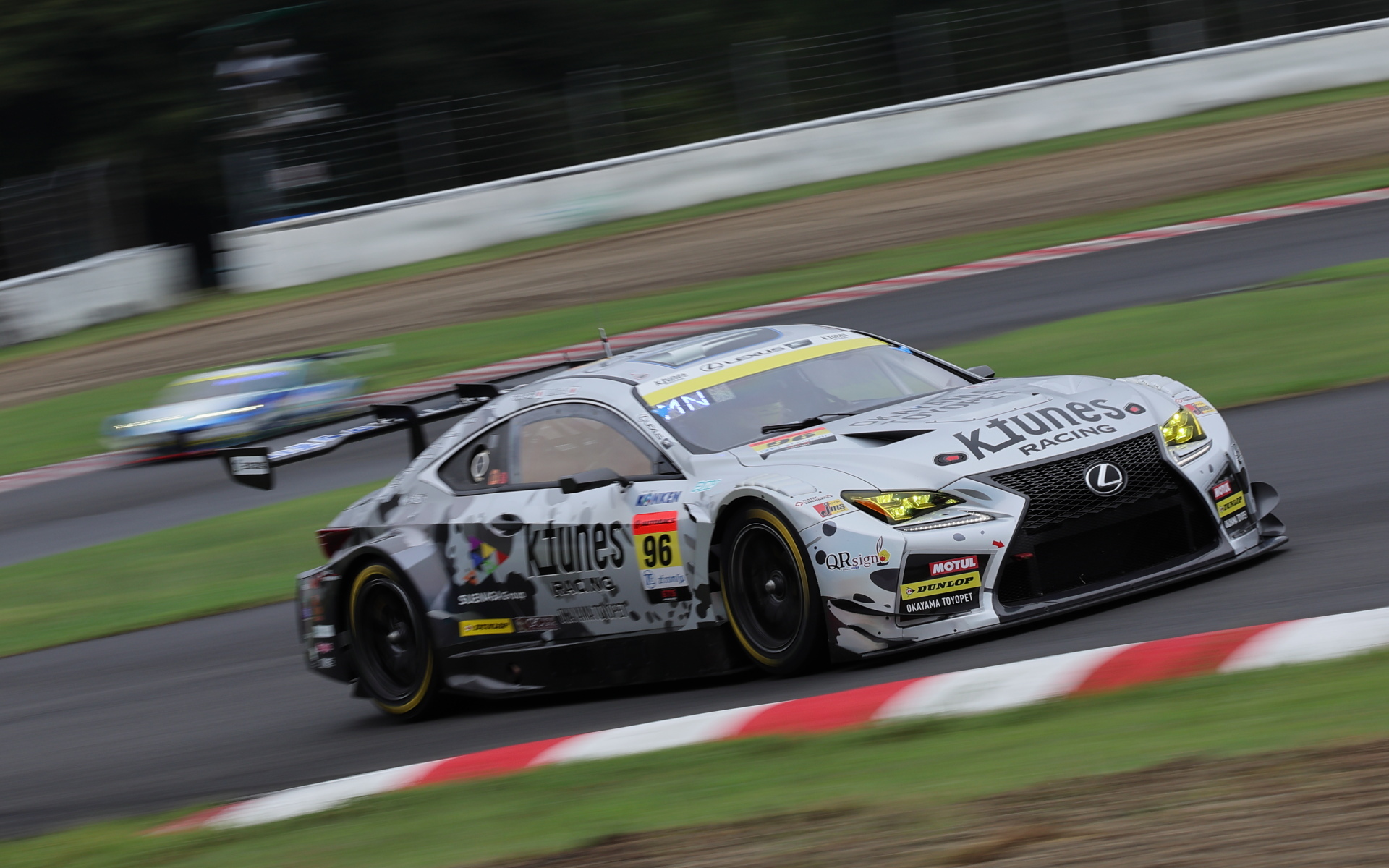 GT300のポールポジションを獲得した96号車 K-tunes RC F GT3（新田守男/高木真一、DL）