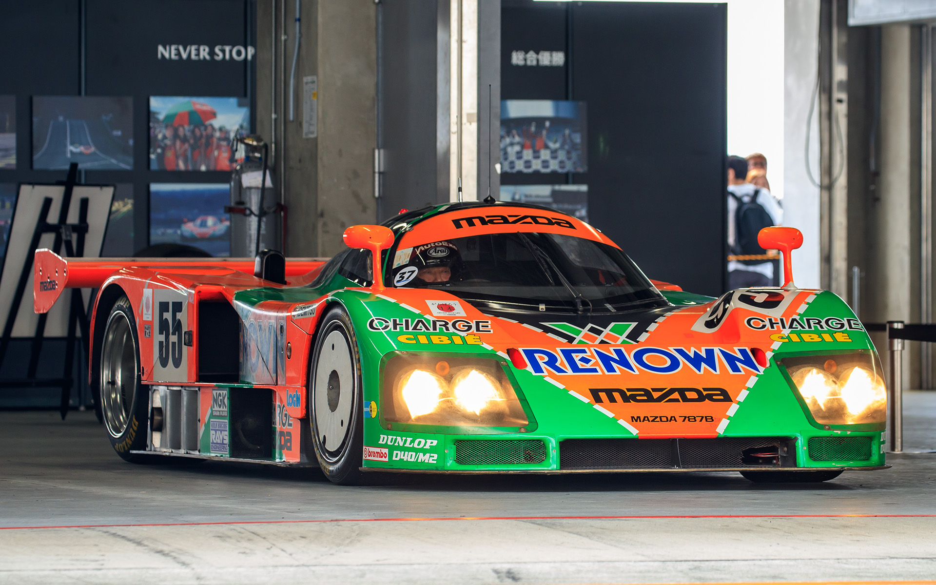 富士スピードウェイを走行したマツダ787B