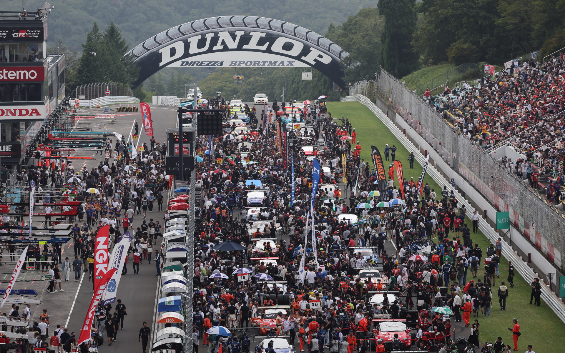 スタート前のグリッド