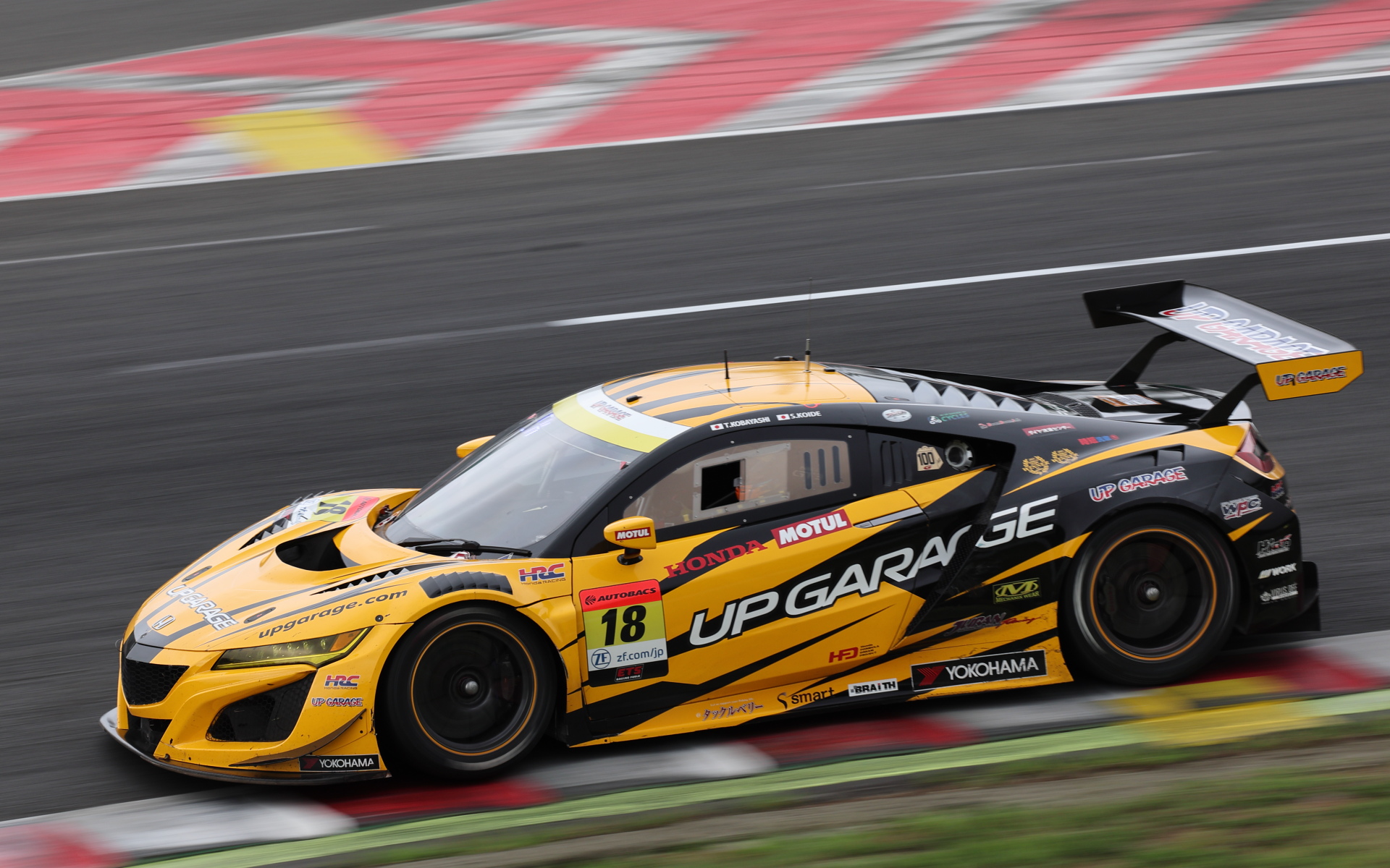 GT300クラスを優勝した18号車 UPGARAGE NSX GT3（小林崇志/小出峻、YH）。追記：再車検で失格となった