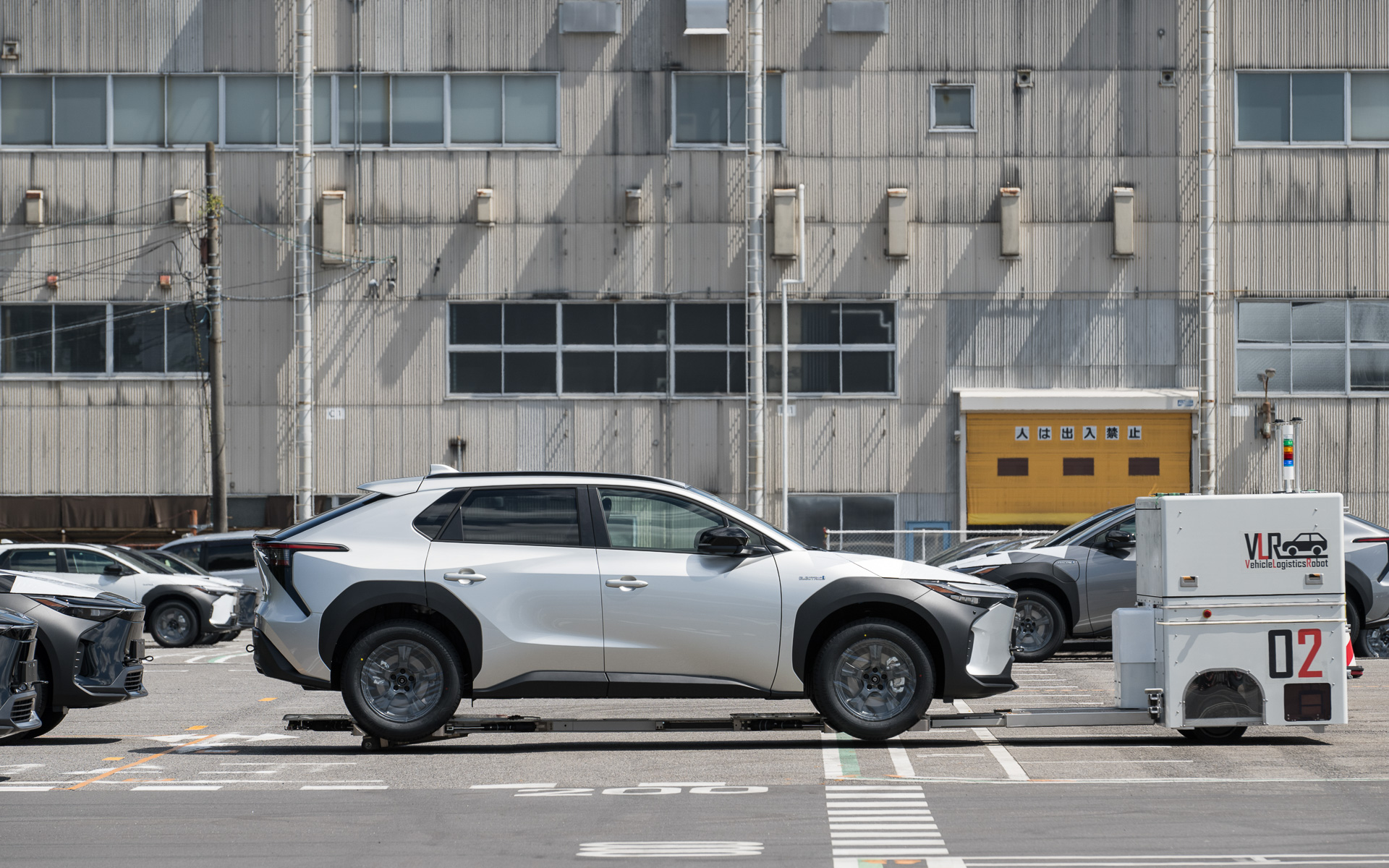 トヨタが開発中のVLR。屋外において、自動でクルマを運んでくれる