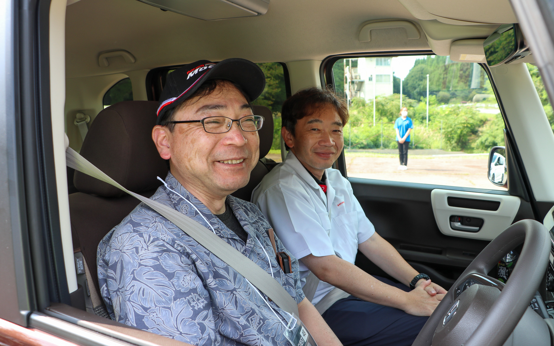 Modulo X完成車性能担当の湯沢峰司氏が助手席に同乗し、デバイスの説明を聞きながらの豪華な試乗