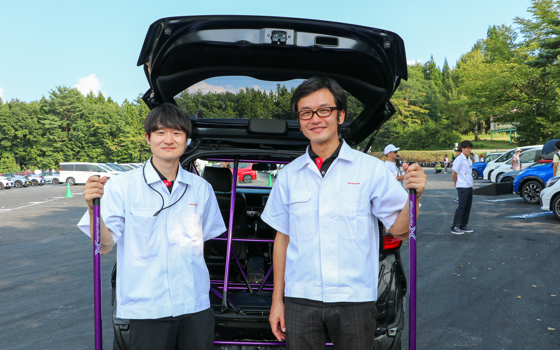 開発チームの若手、小野内唯人氏（左）と山崎順平氏（右）