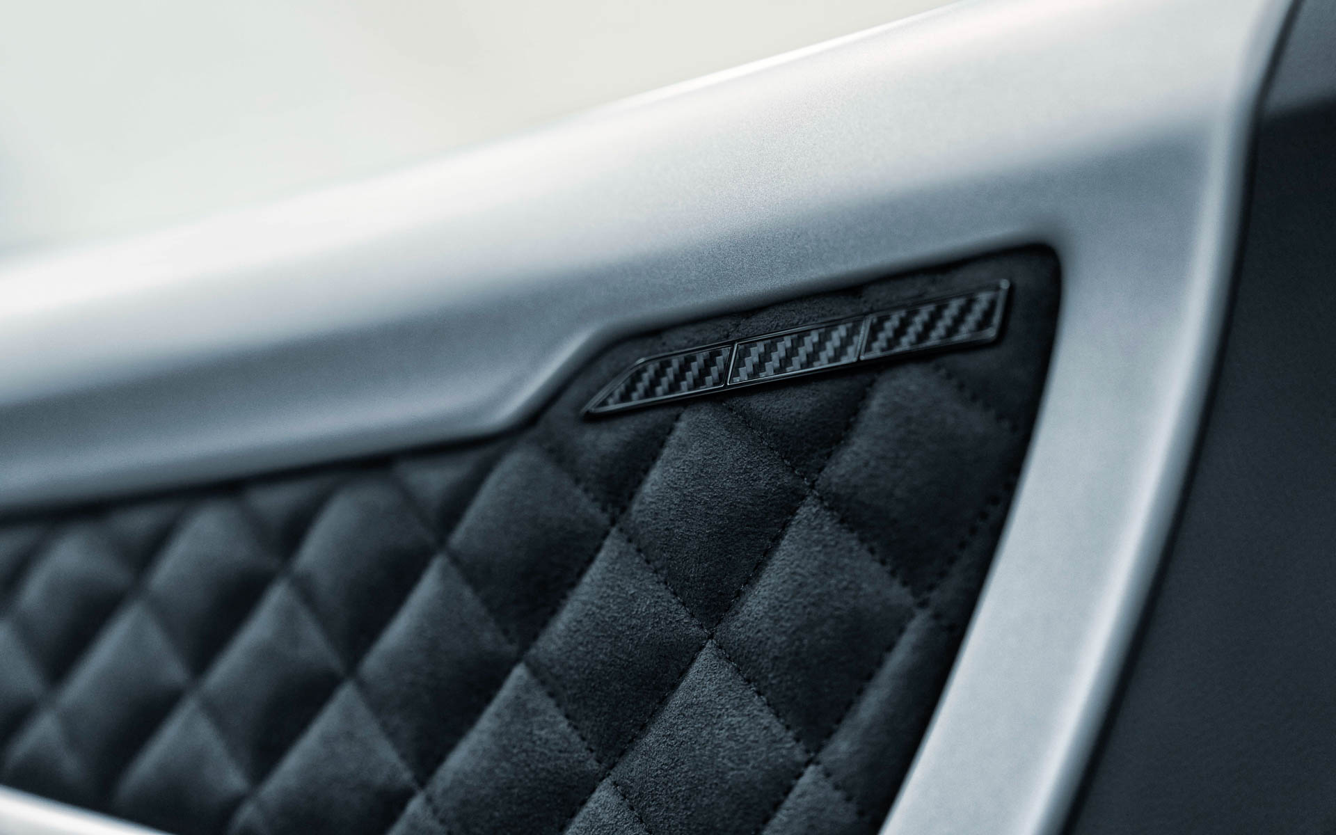 カーボンエンブレム