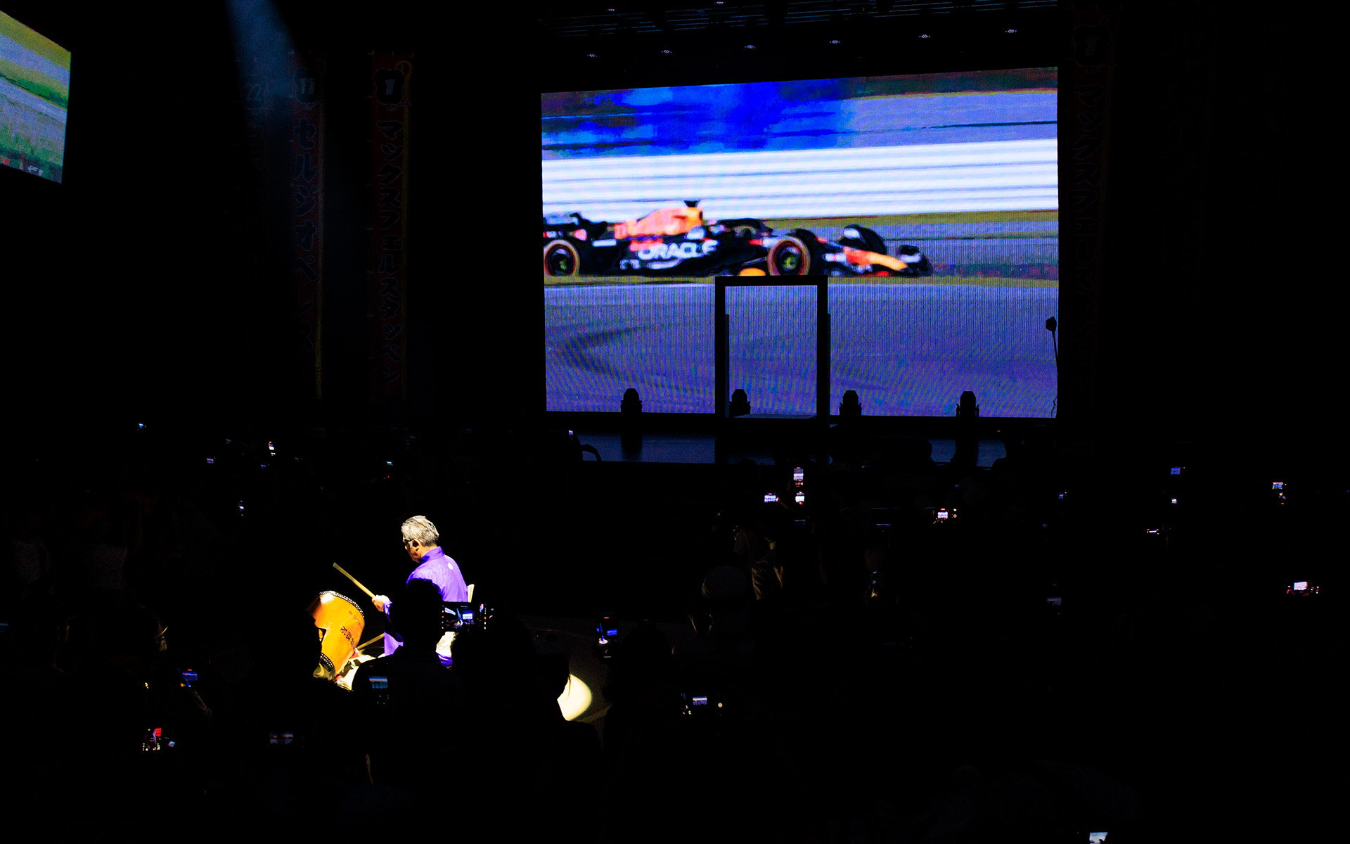 寄せ太鼓による呼び込みでイベントがスタート