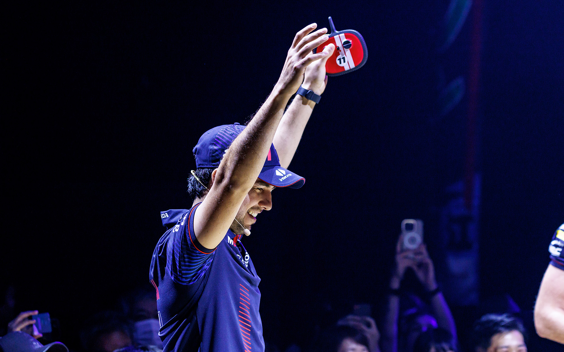 勝利を喜ぶペレス選手