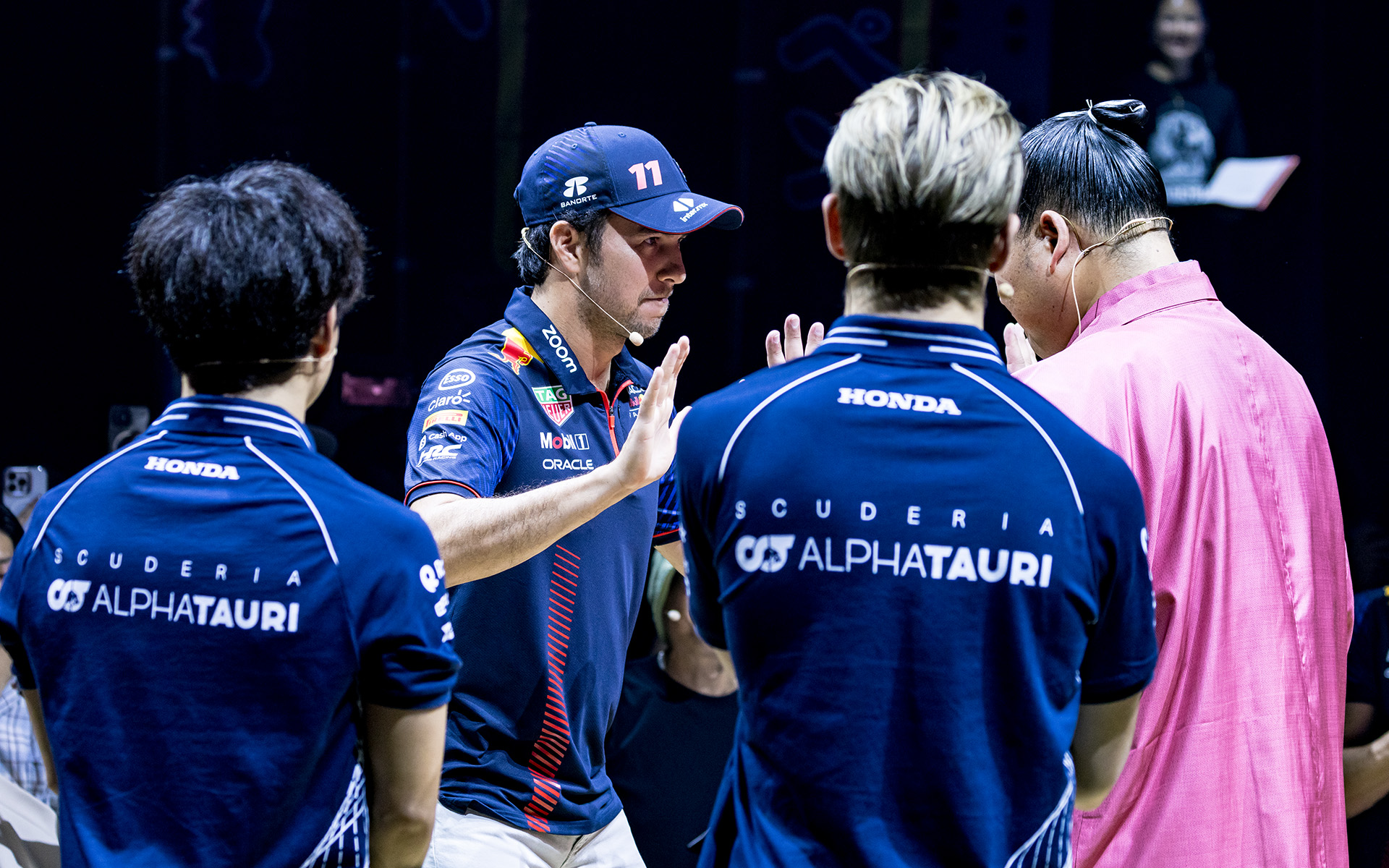 真剣な表情で挑むペレス選手