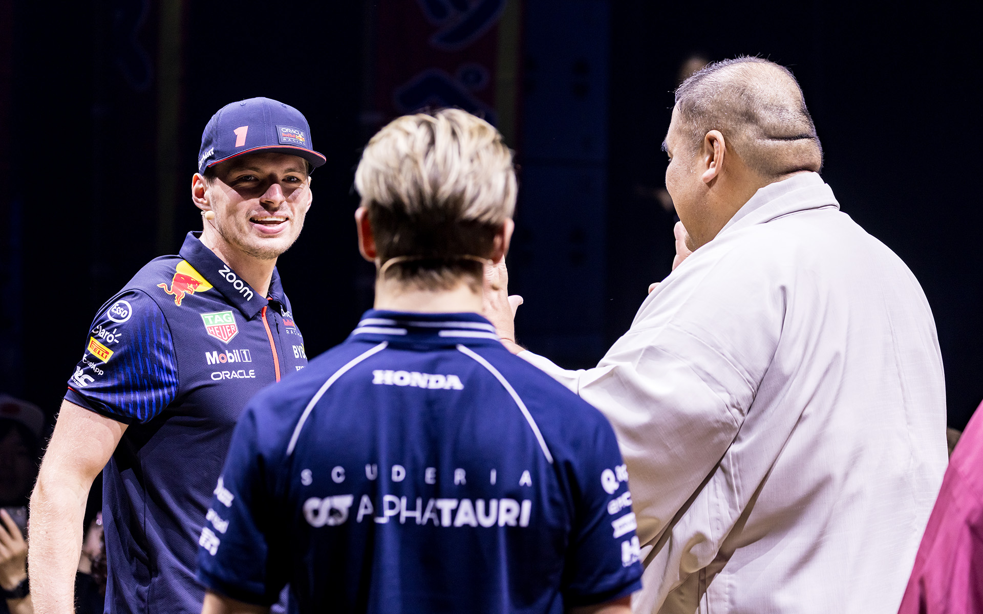 フェルスタッペン選手もローソン選手をチラリ