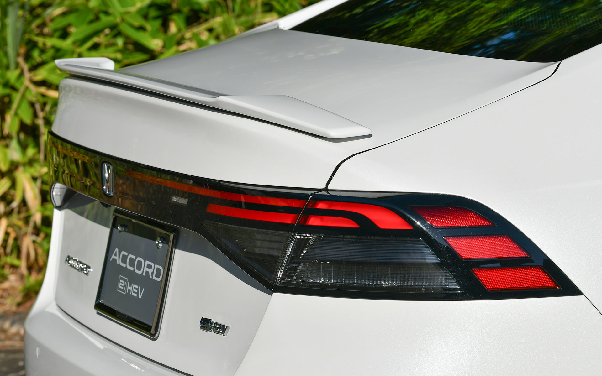 トランクスポイラー