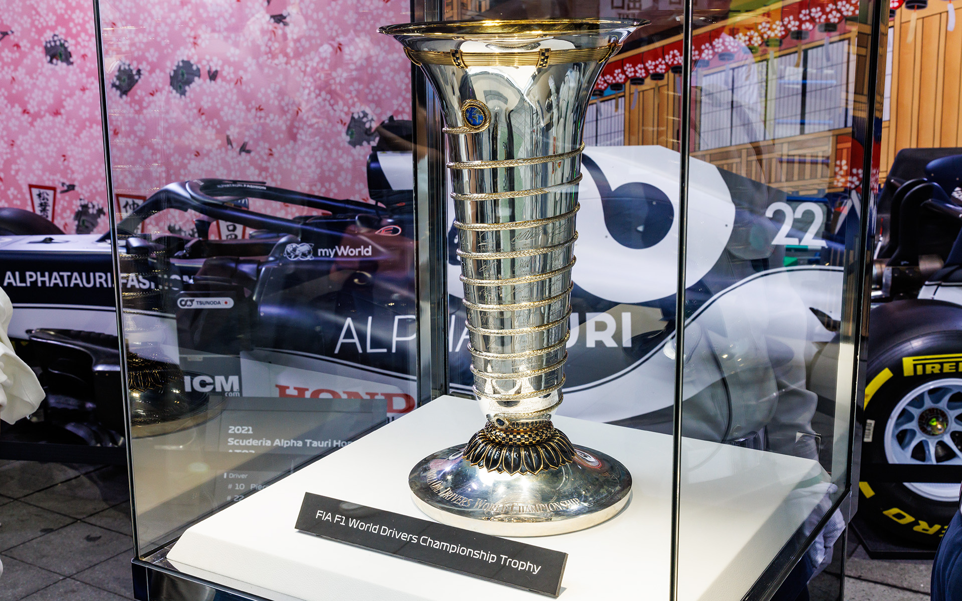 ドライバーズチャンピオンシップのトロフィー