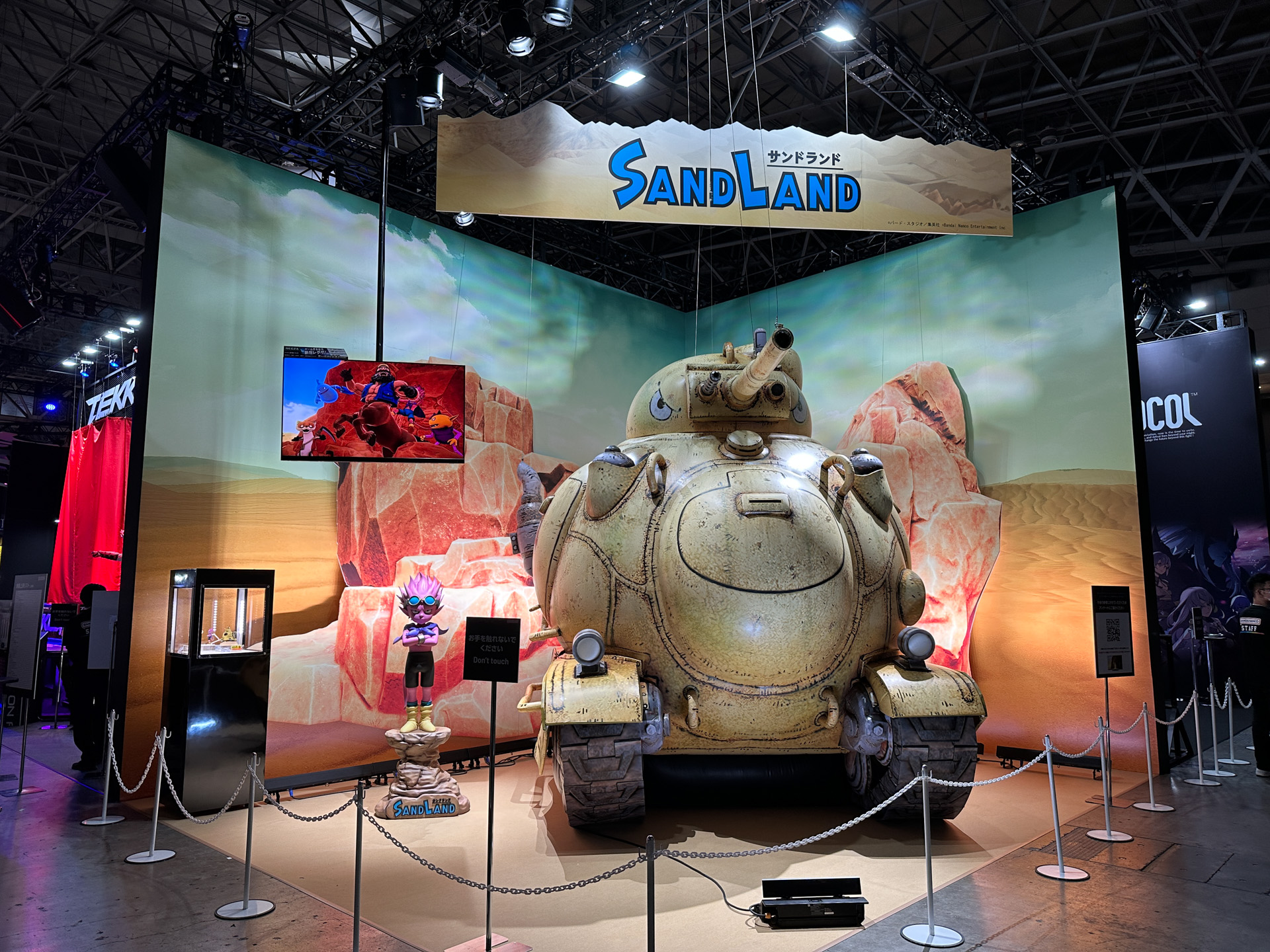 バンダイナムコエンターテインメントのブースに出展された「SAND LAND」の展示