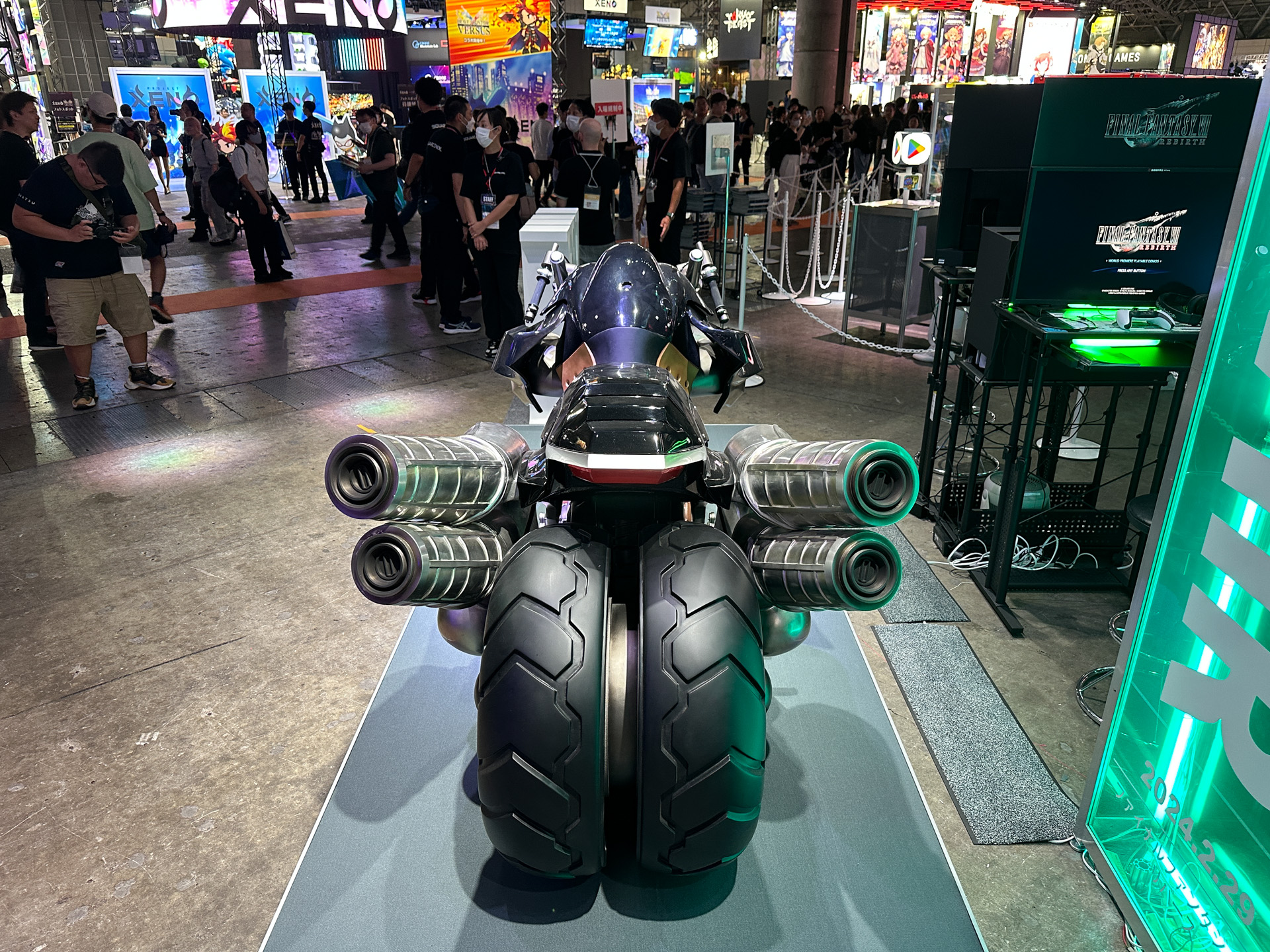 スクウェア・エニックスのブースに登場したバイク