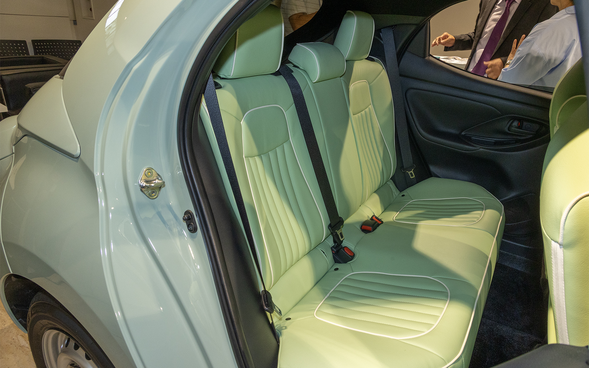 リアシートも同じ素材