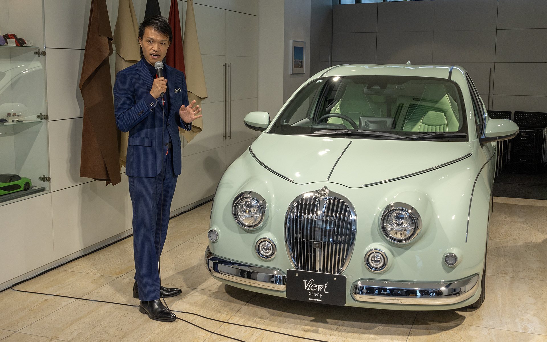 唯一FRP成形で作っているフロントフェイス。傷（パーツの合わせ目）がない「つるん」とした顔を作るにはこの方法しかないとのこと