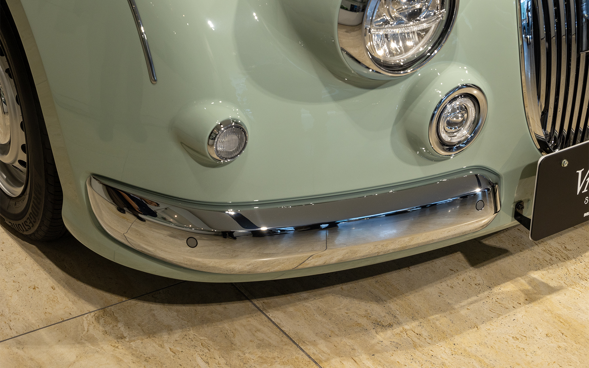 バンパーのセンサーも移植されている