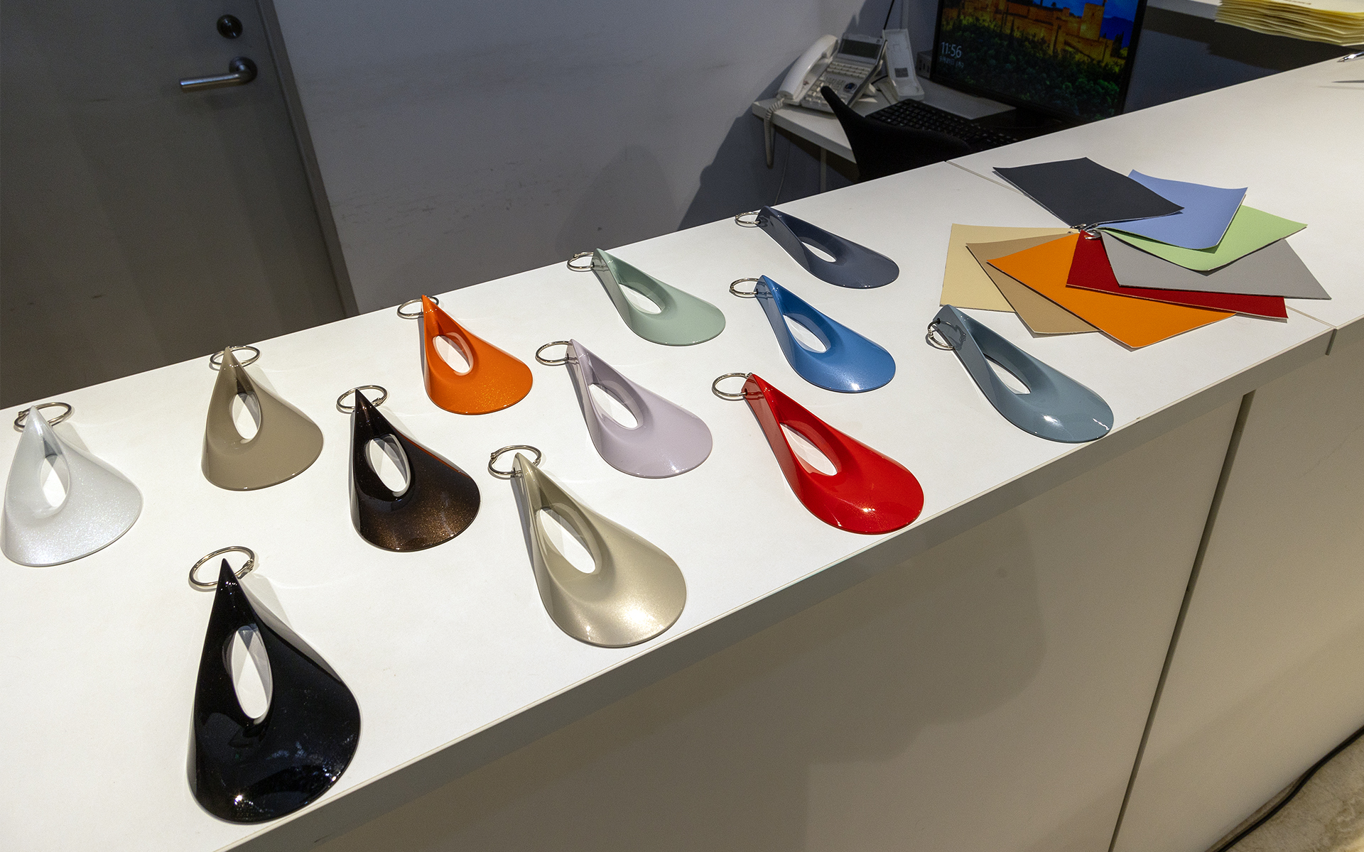 ボディカラーは12色、内装色は8色から選べる