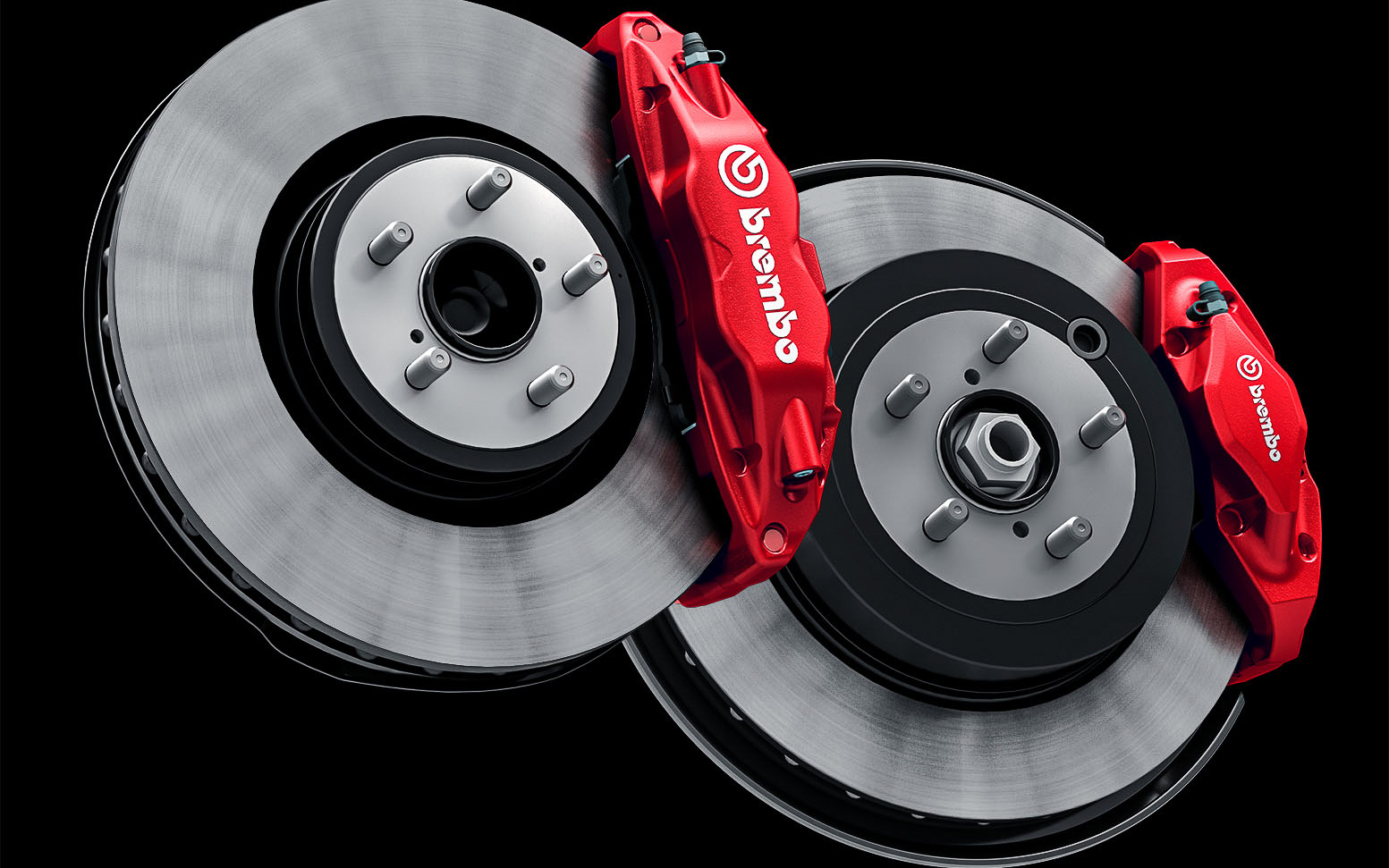 ブレンボ製ベンチレーテッドディスクブレーキ（フロント：17インチ4ピストン対向キャリパー、リヤ：17インチ2ピストン対向キャリパー）