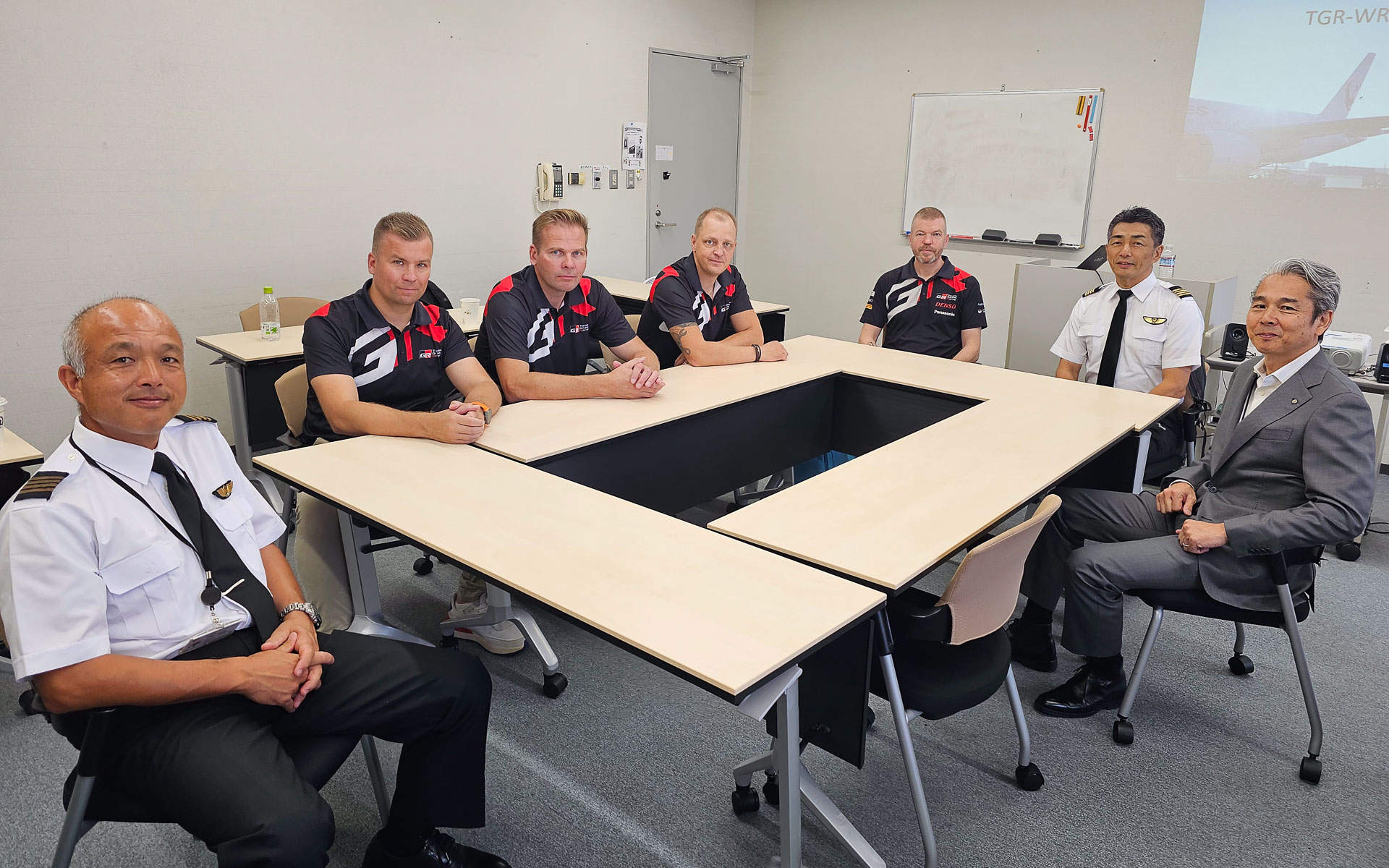 シミュレータ体験終了後に意見交換会を実施