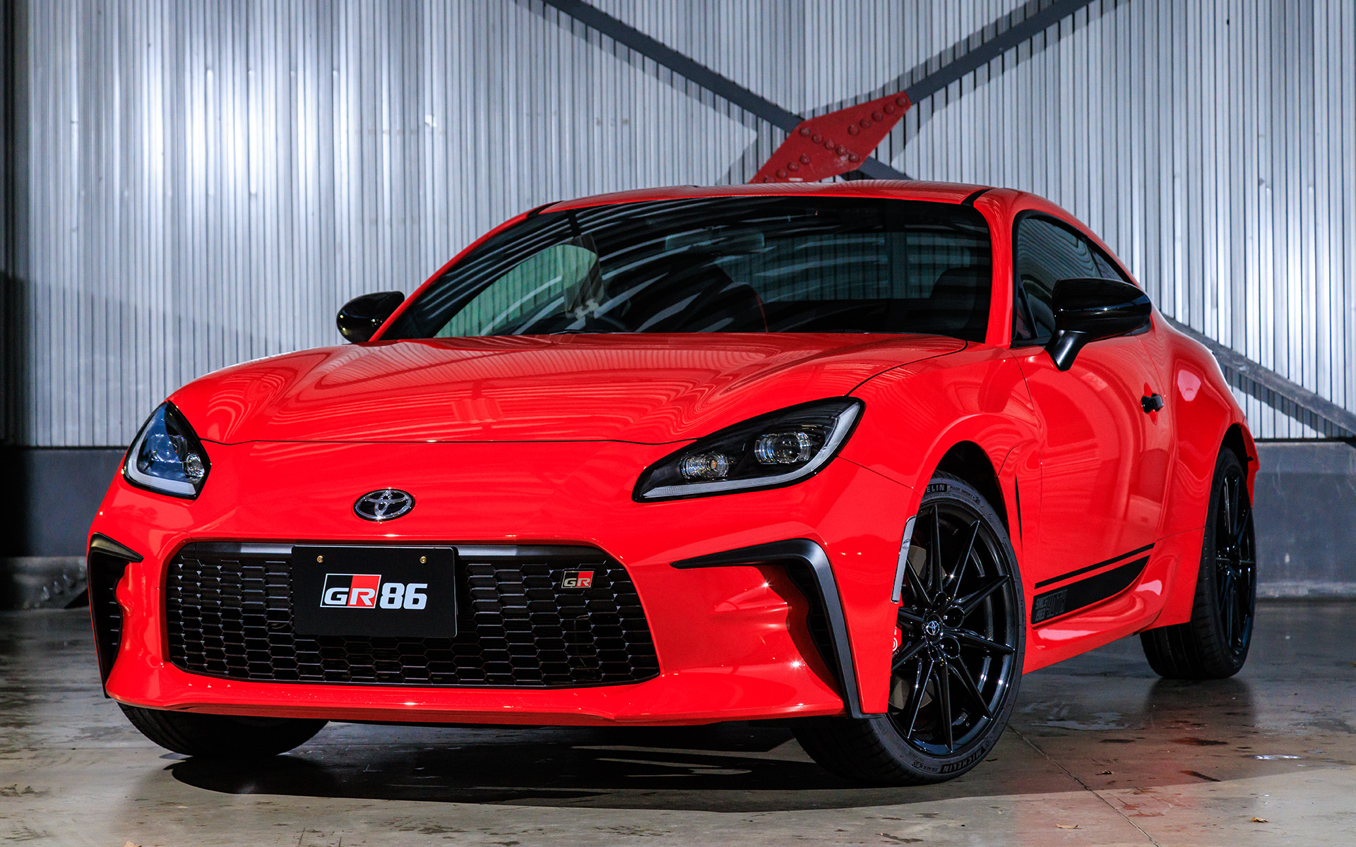 GR86 RZ“40th Anniversary Limited”。ボディカラーはスパークレッド