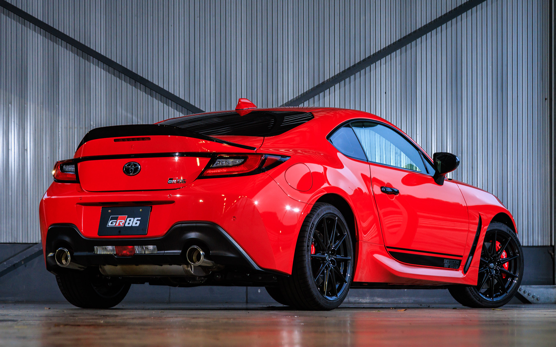 GR86 RZ“40th Anniversary Limited”。ボディカラーはスパークレッド