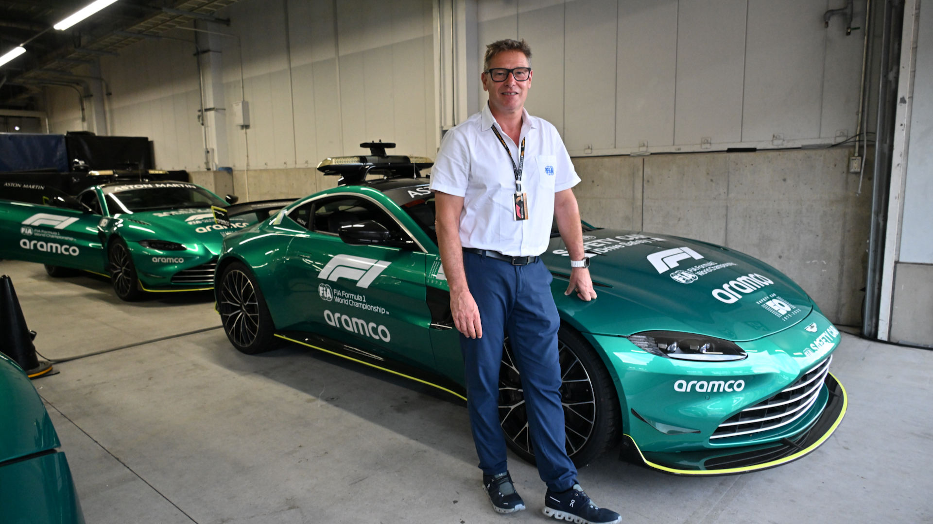 F1セーフティカーのドライバーを務めるマイランダー氏が自ら説明してくれたヴァンテージのセーフティカーと、DBX707のメディカルカー