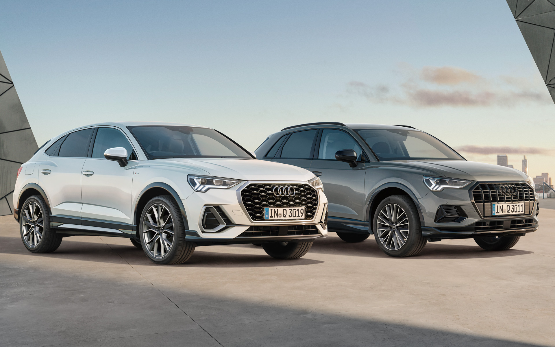 Q3 スポーツバック high style（左）、Q3 high style（右）