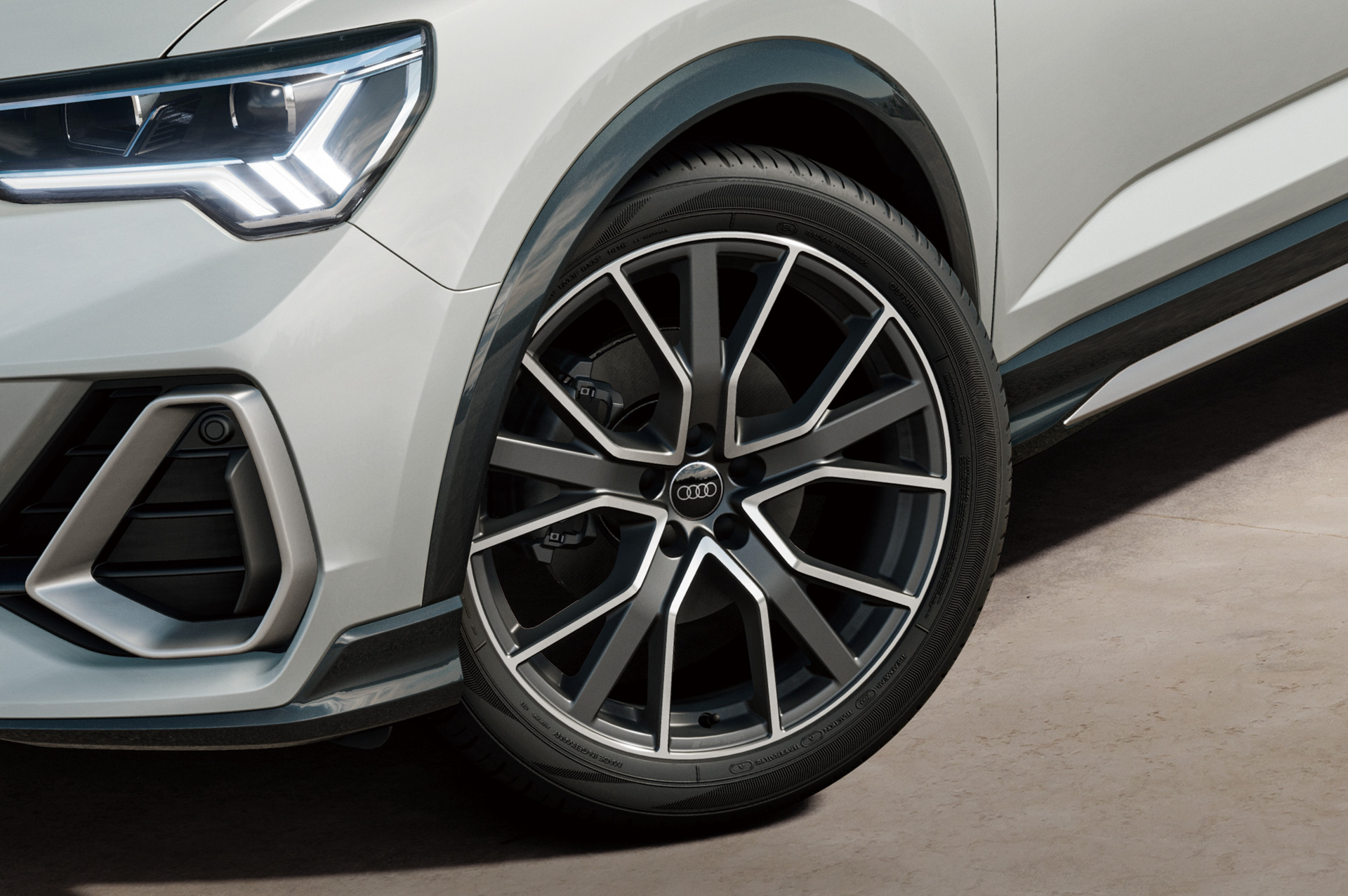 Q3 スポーツバック high style