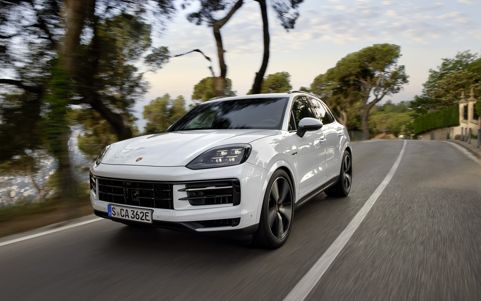 新型「カイエンS E-ハイブリッド」の予約受注を開始