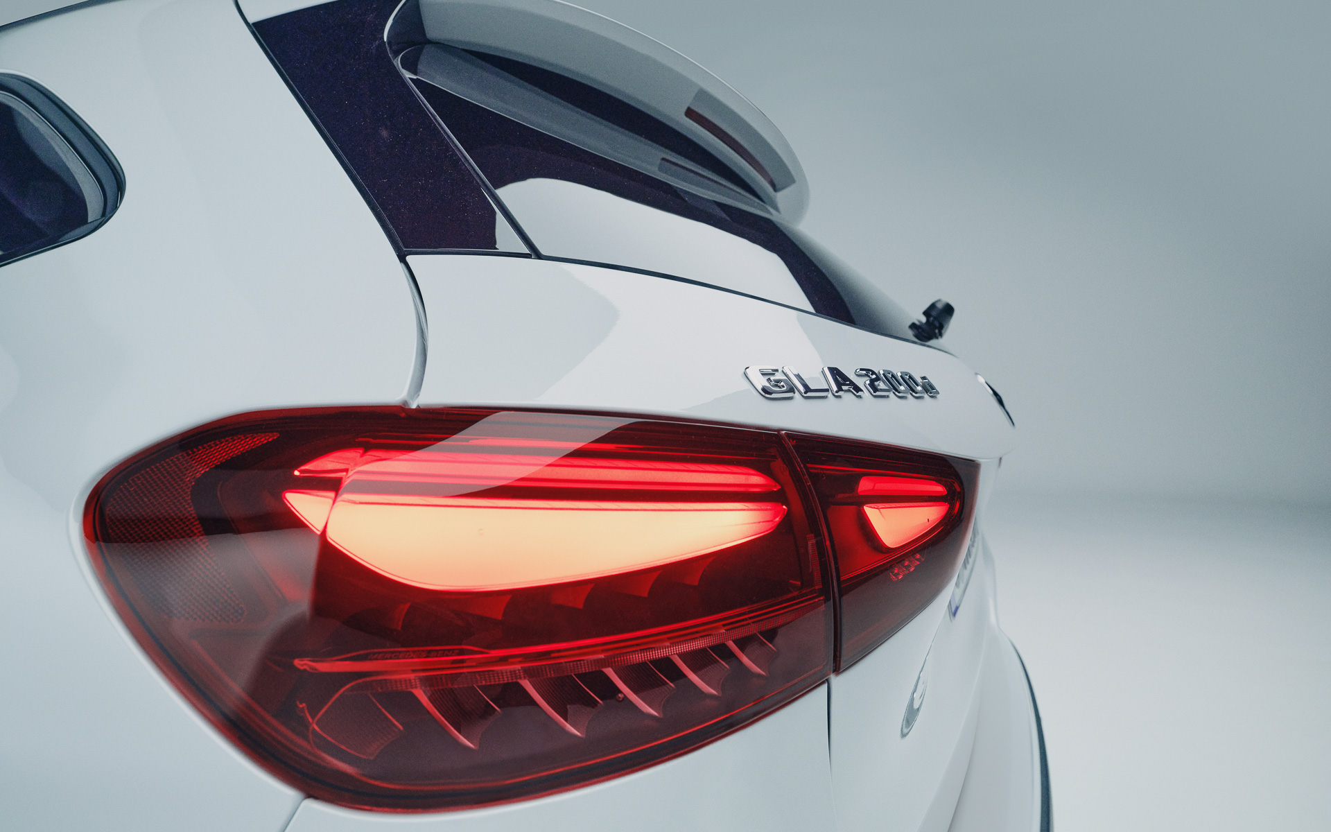 LEDリアコンビネーションランプのデザインを変更