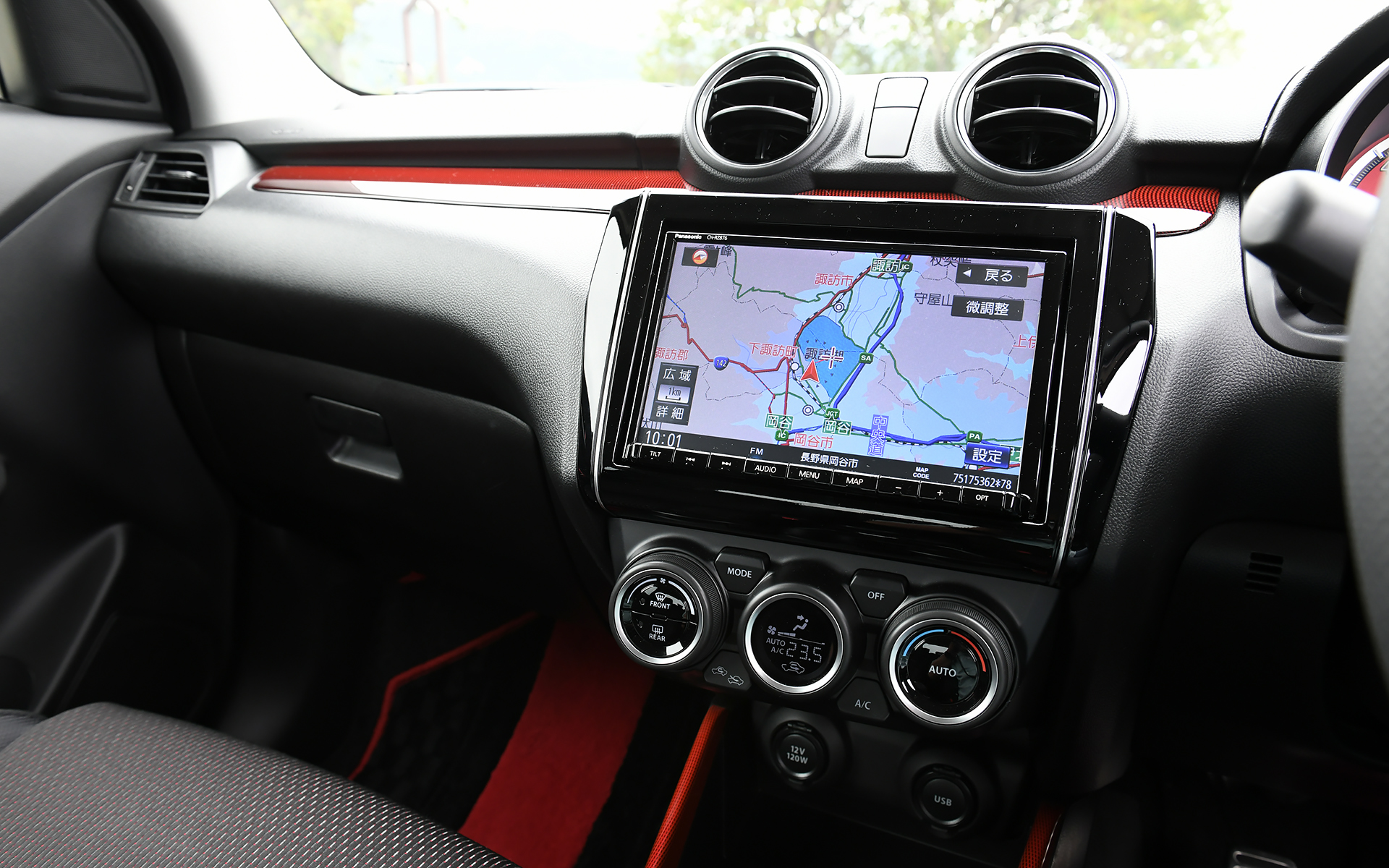 ナビゲーションはオプション設定。USBの充電ポートも備える