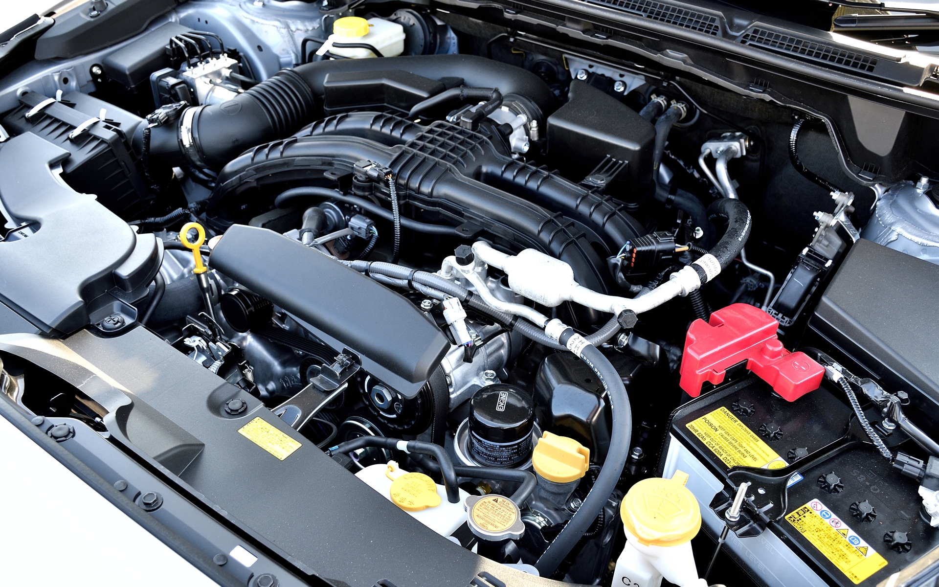 搭載するパワートレーンは最高出力113kW（154PS）/6000rpm、最大トルク193Nm（19.7kgfm）/4000rpmを発生する水平対向4気筒DOHC 2.0リッター「FB20」。トランスミッションにはリニアトロニックCVTを組み合わせ、モーターは搭載されない。カタログ上のWLTCモード燃費は15.8km/L