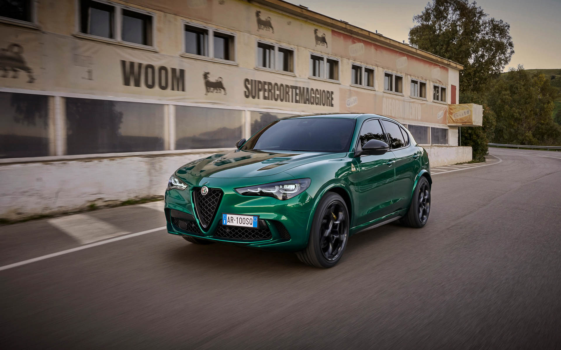 ステルヴィオ クアドリフォリオ 100th アニヴェルサリオは21台を日本へ導入