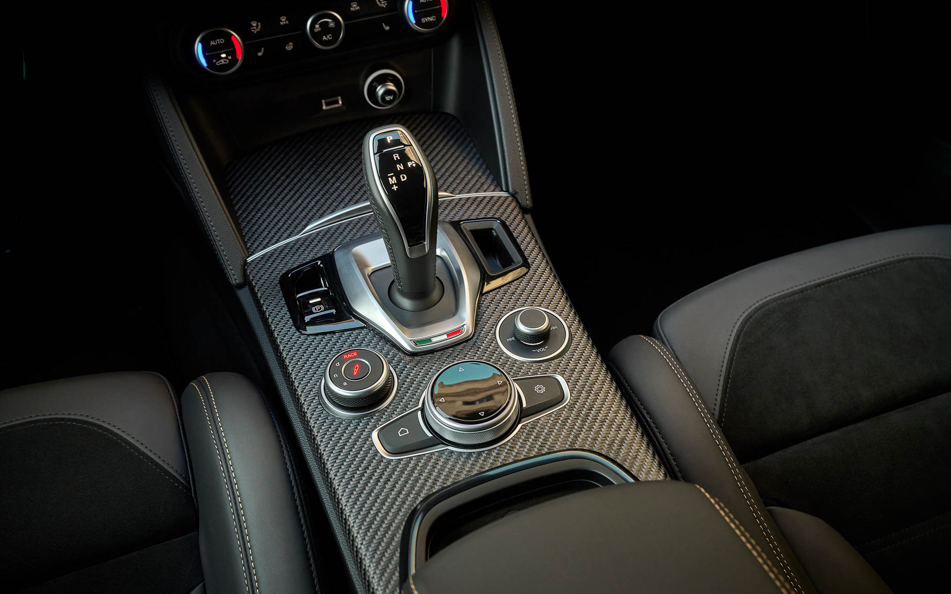 ステルヴィオ クアドリフォリオ 100th アニヴェルサリオ