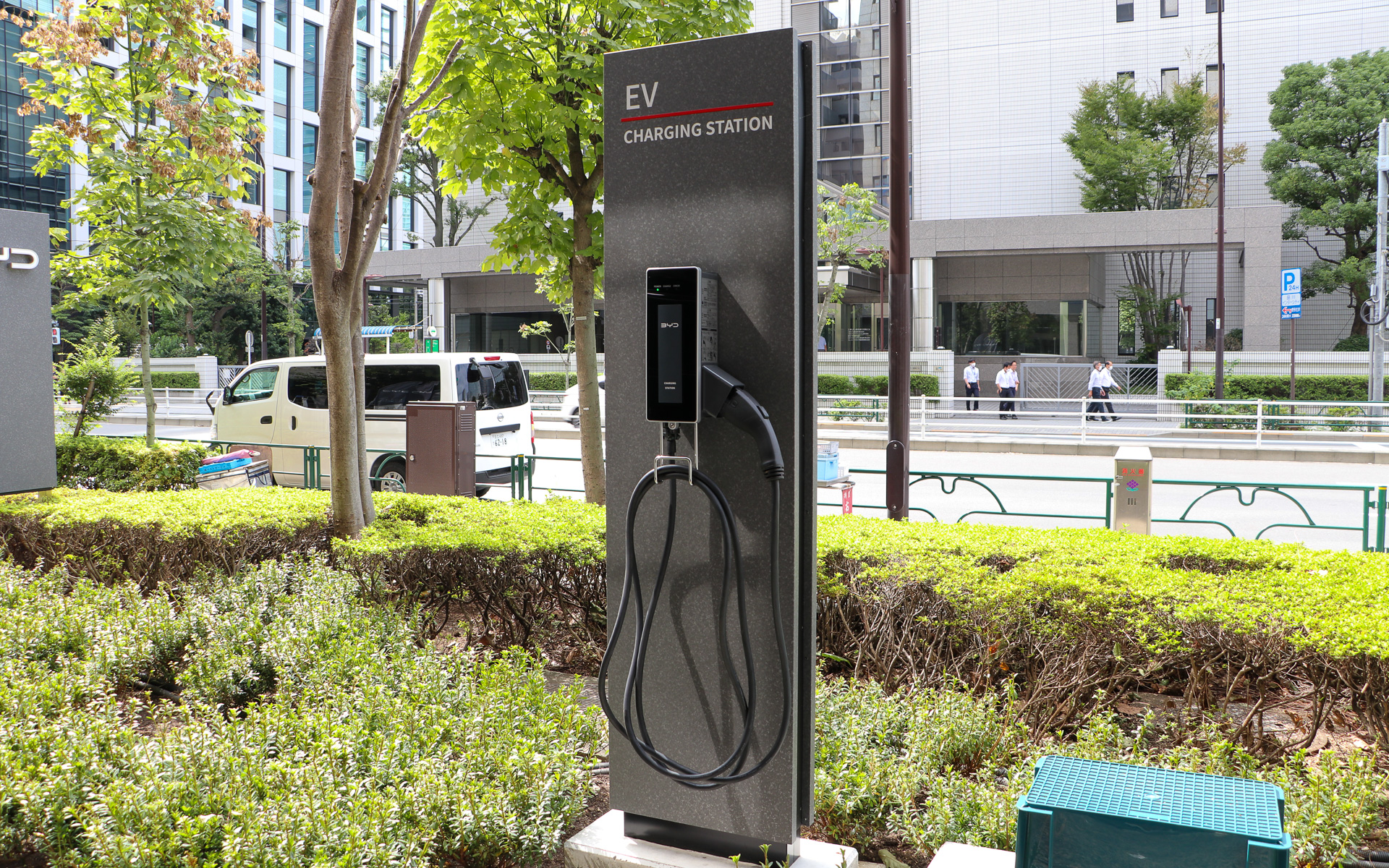 今は普通充電だが急速充電器に変更する予定とのこと