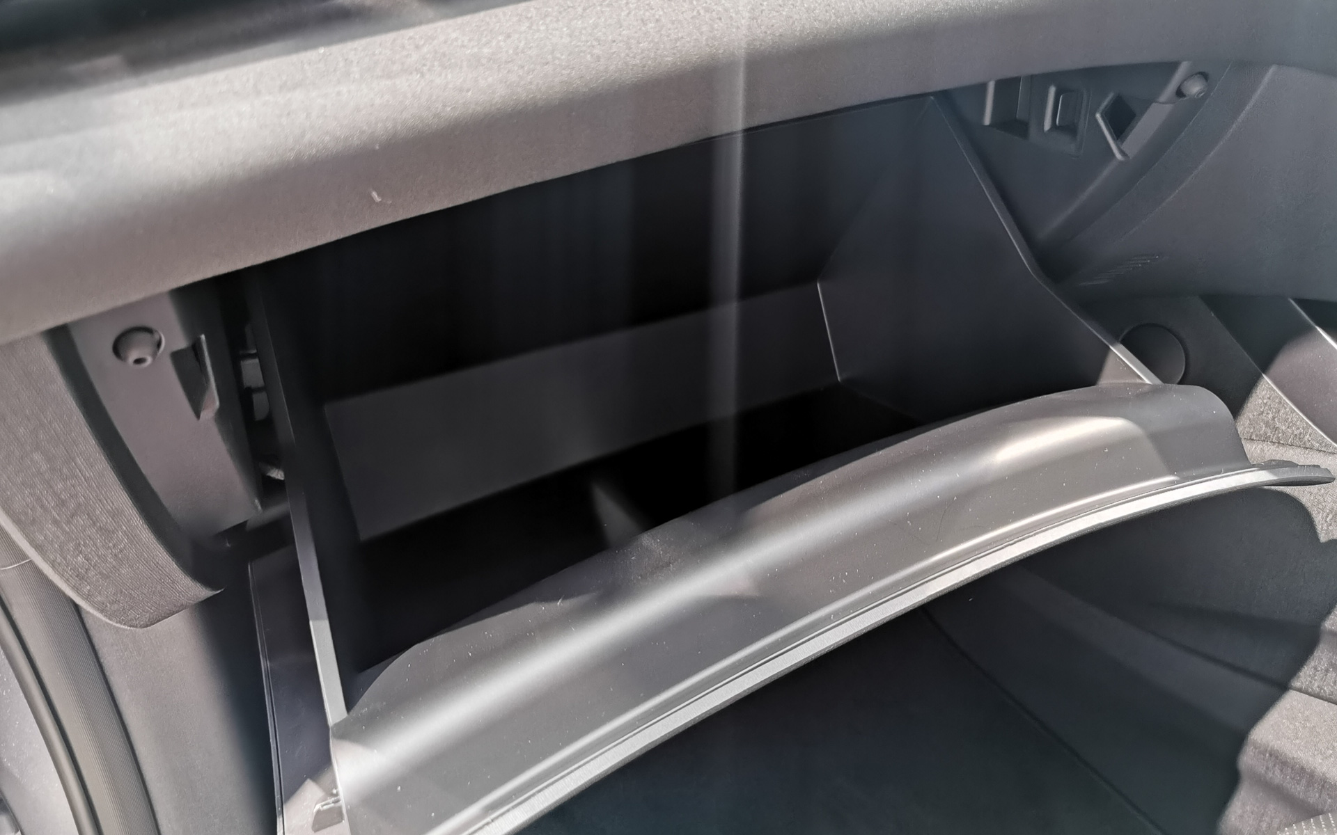 グローブボックス