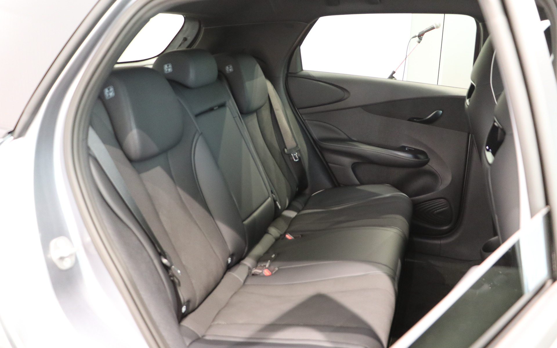 後席は6：4の可倒式タイプ