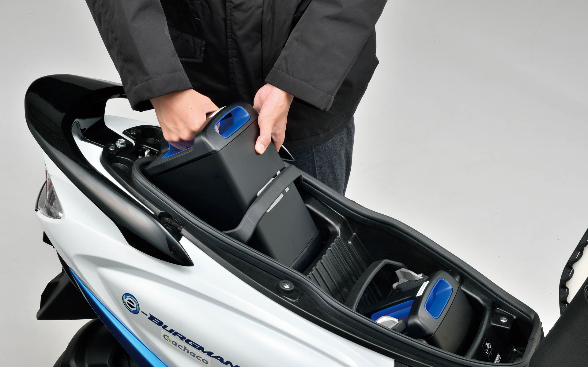 Gachacoの交換式バッテリを活用するe-BURGMAN